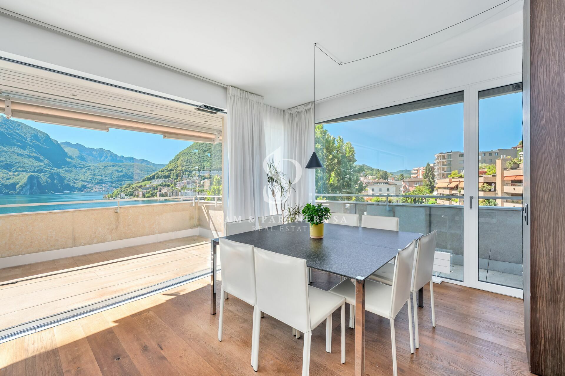 Esszimmer mit Panoramaausblick