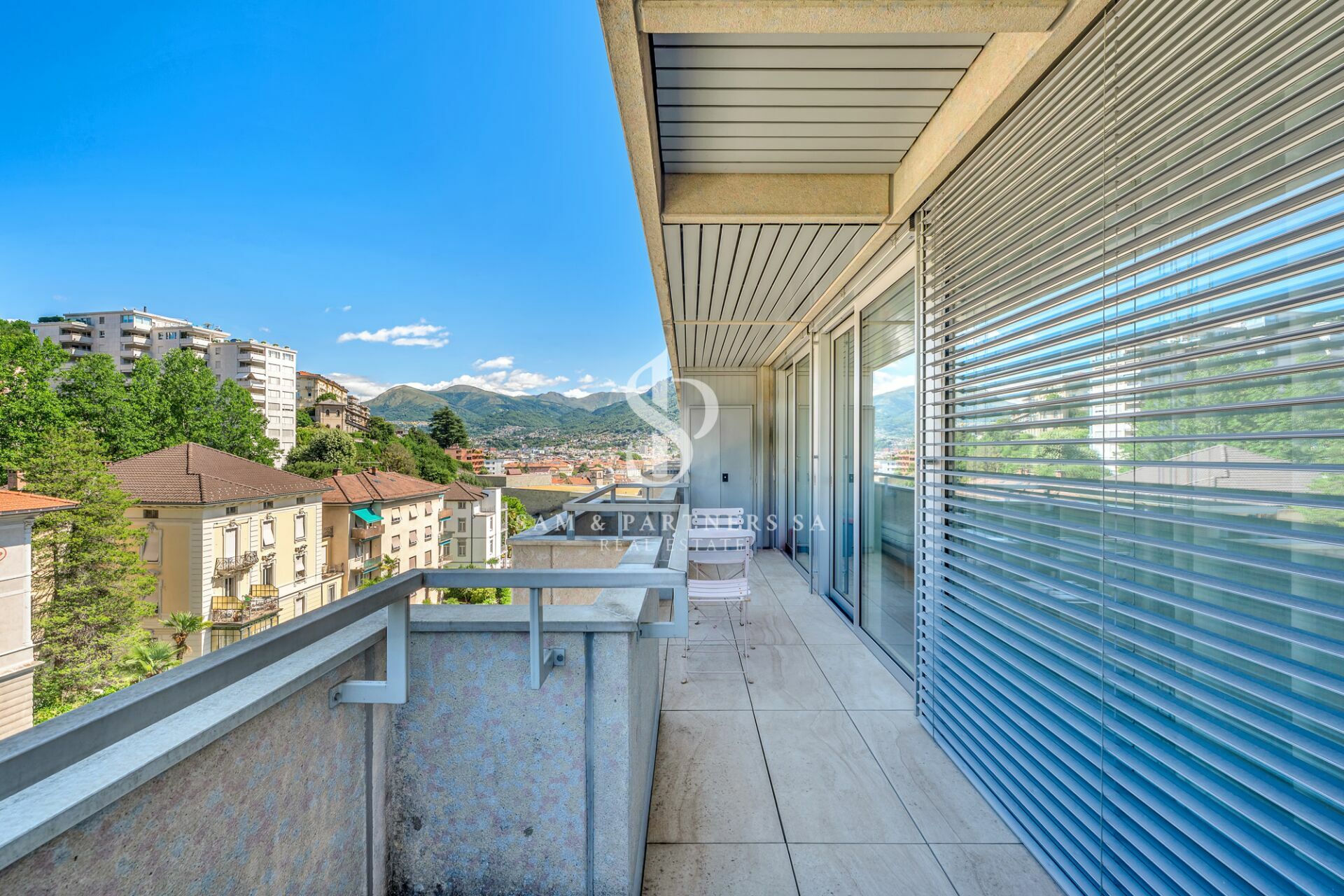 Balkon mit Bergblick