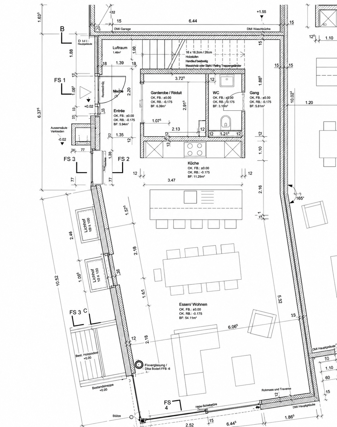 Grundriss eines Erdgeschosses mit Wohn-Ess-Bereich, Küche, Garderobe und WC