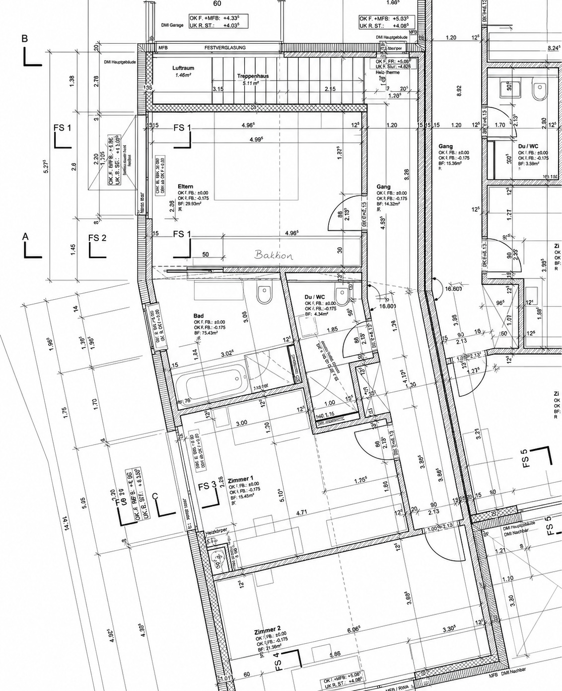 Grundriss einer Wohnetage mit Balkon, Bad und Zimmern