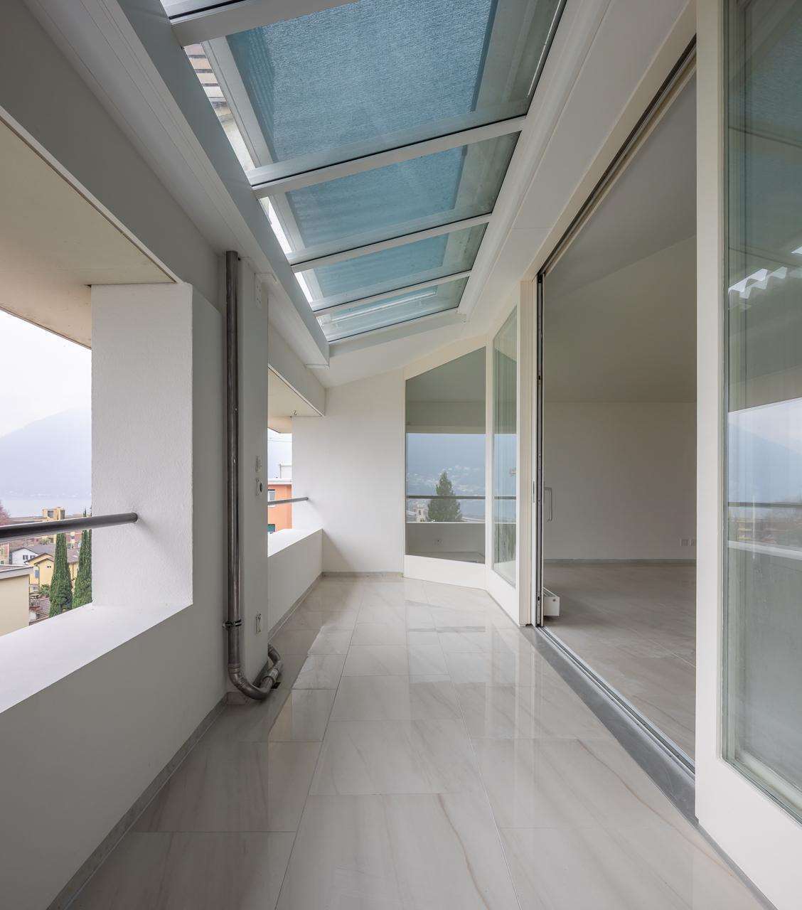 Überdachter Balkon mit Glasdach