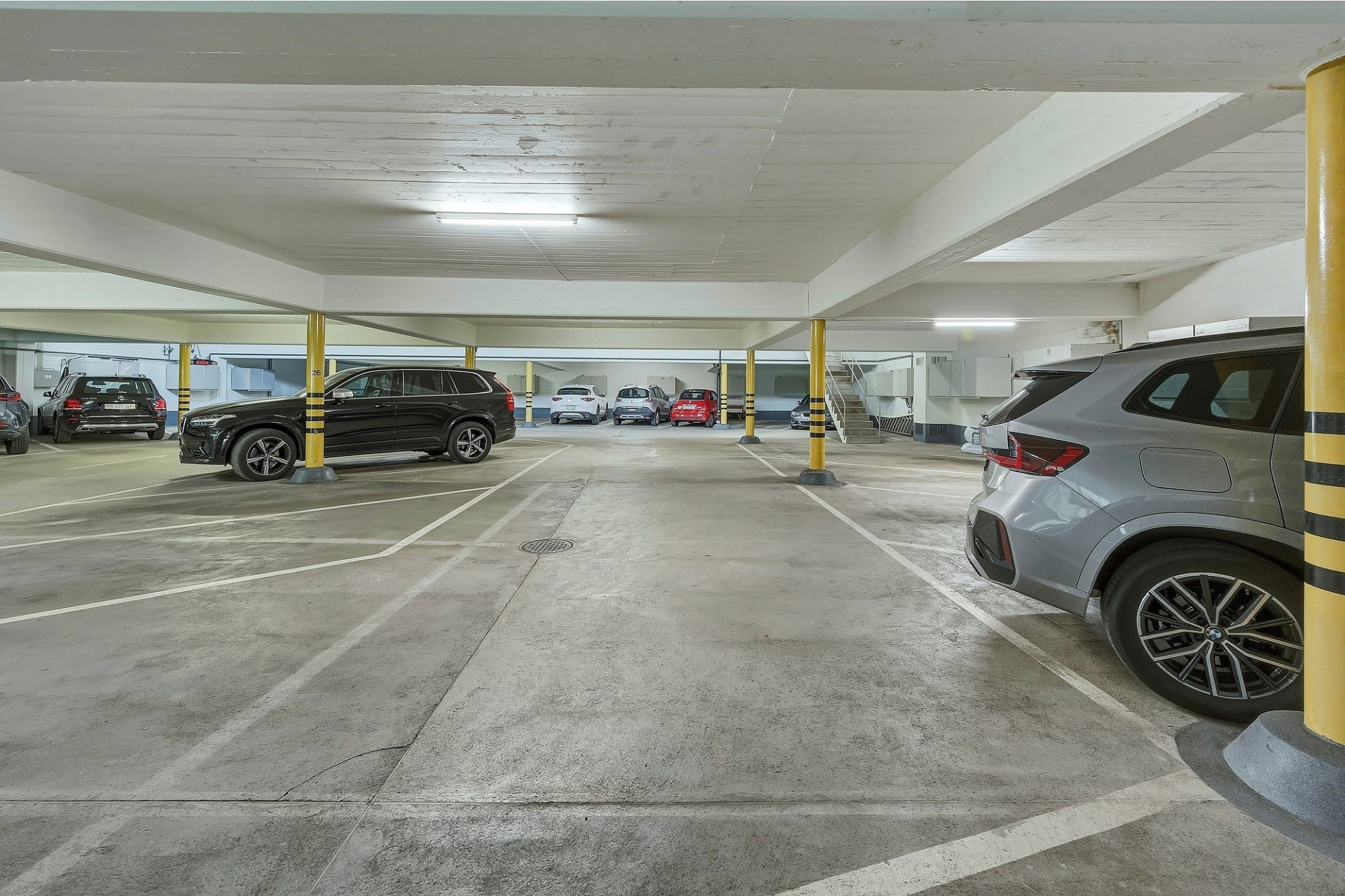 Tiefgarage mit Stellplätzen