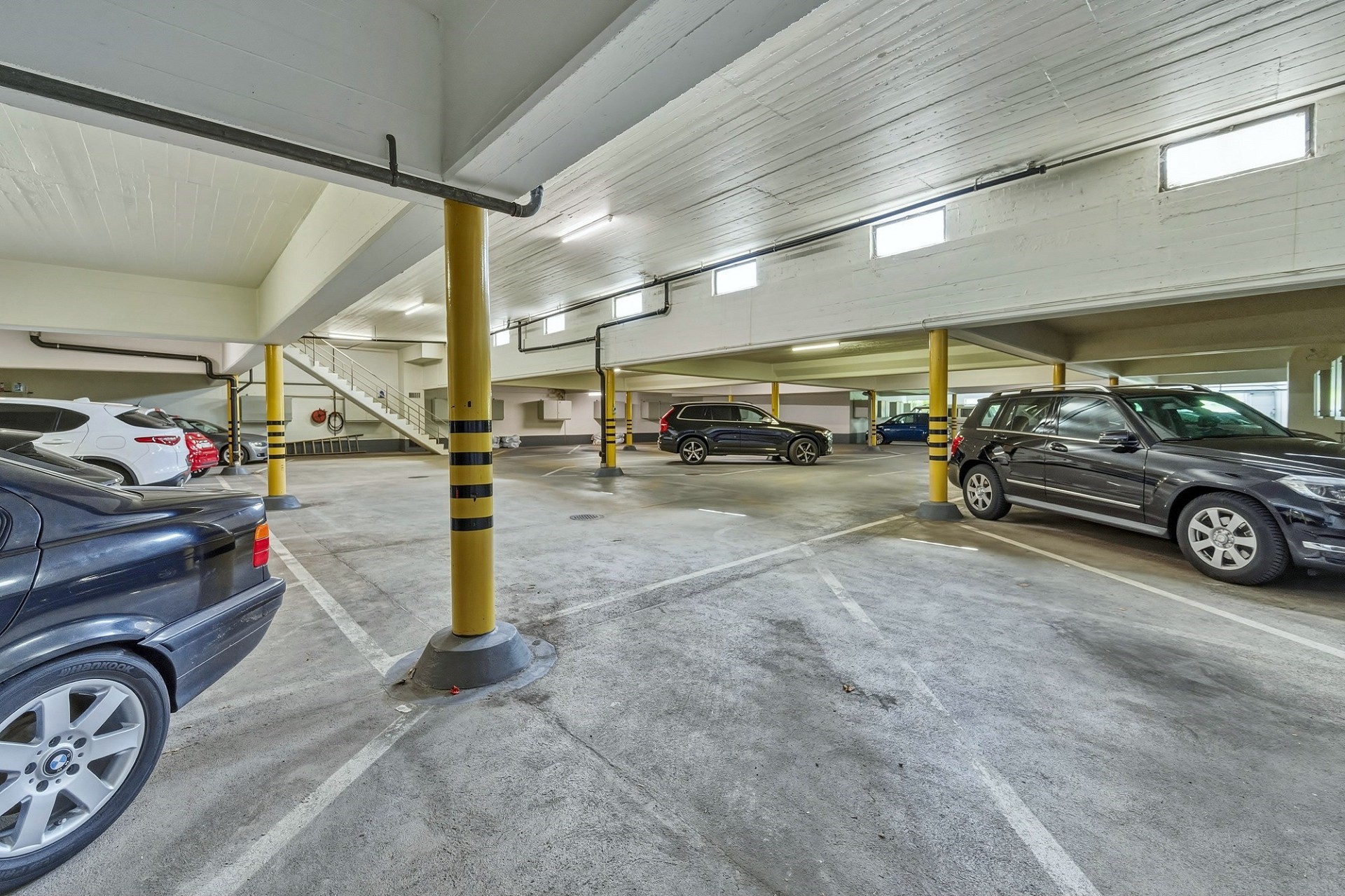 Tiefgarage mit Stellplätzen