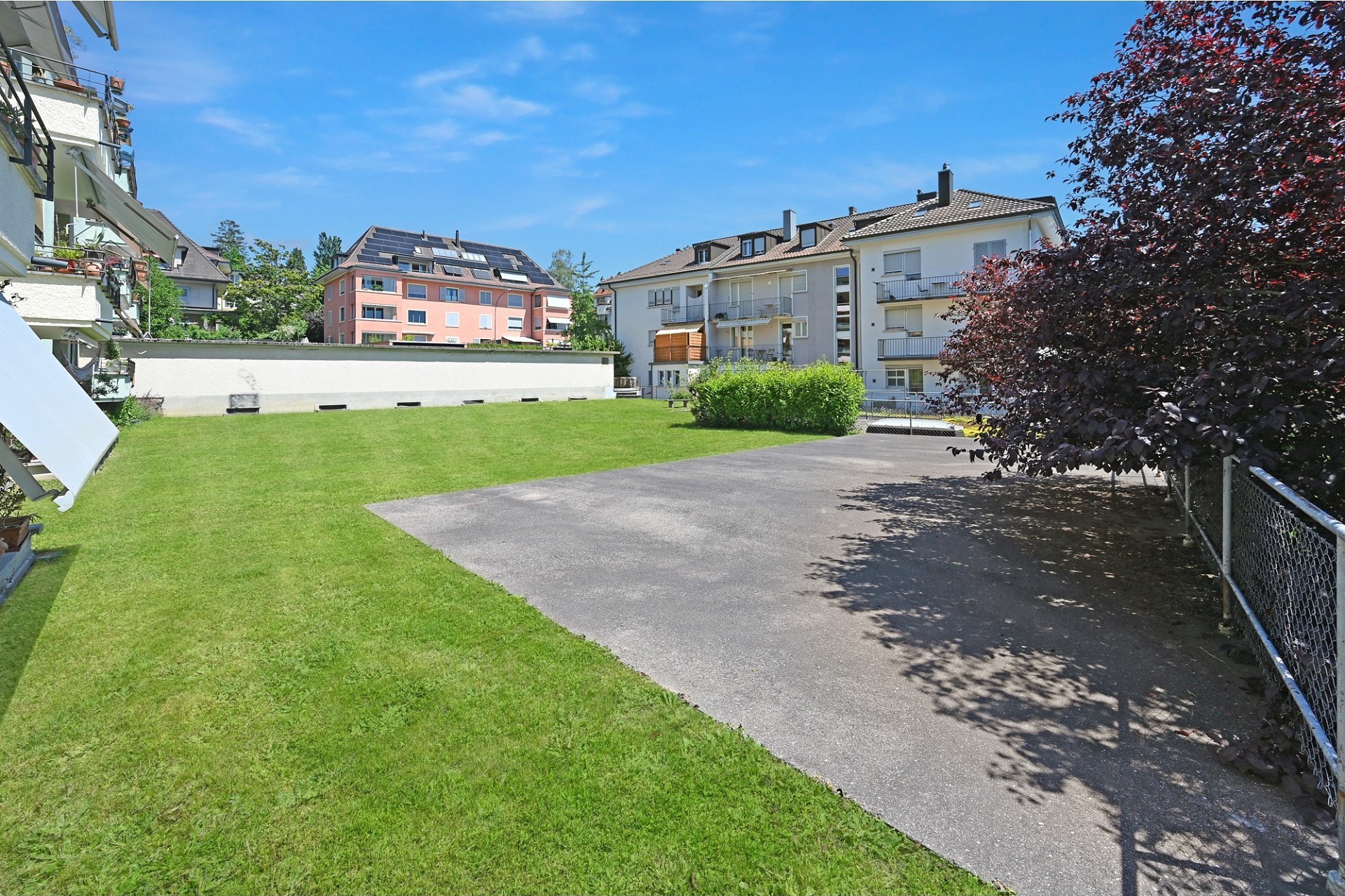 Wohnanlage mit Innenhof und Grünfläche