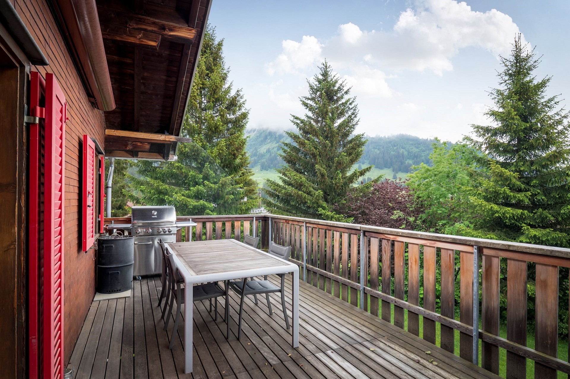 Balkon mit Bergblick