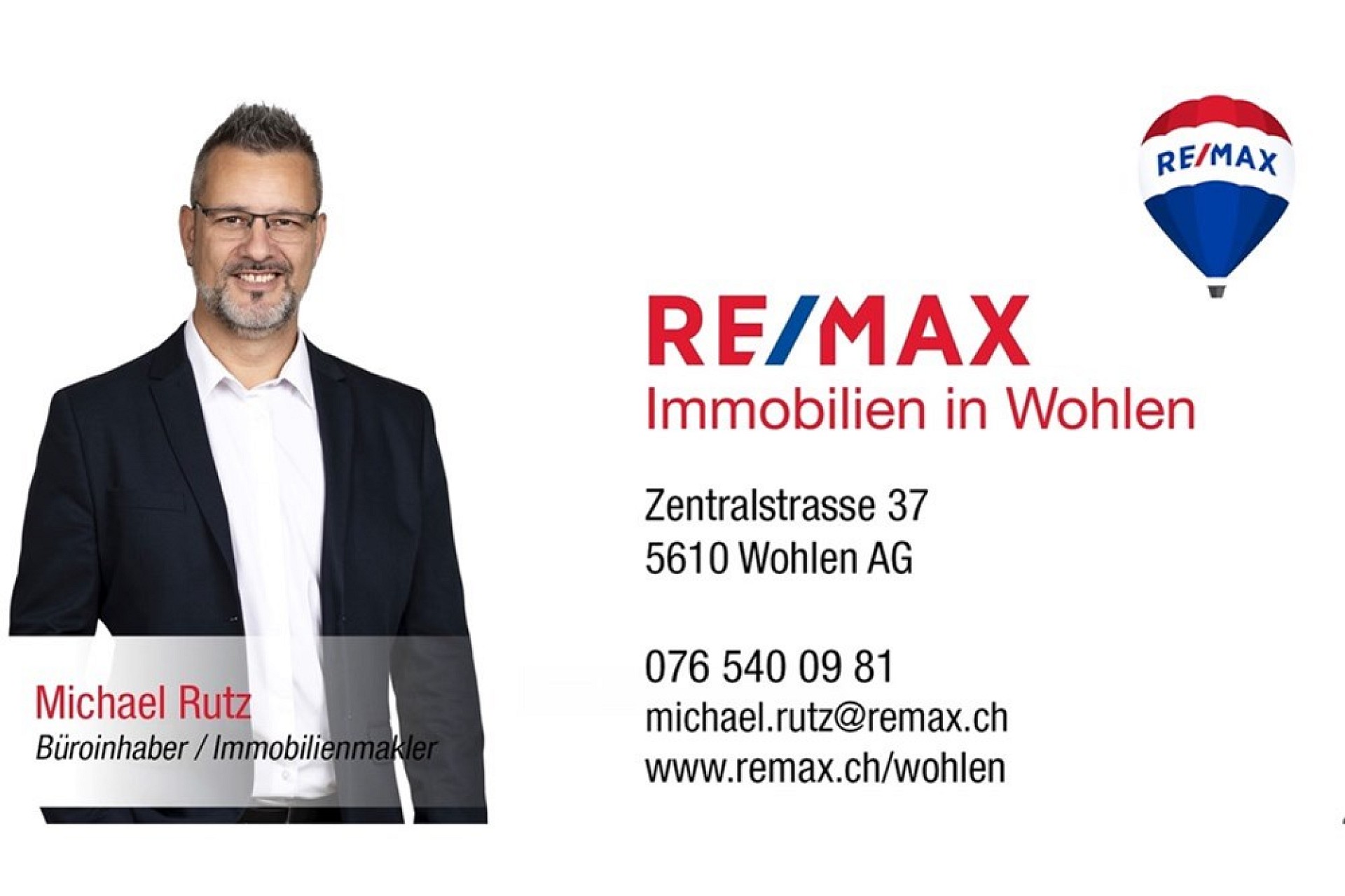 Werbebild einer Immobilienagentur mit Maklerporträt und Kontaktdaten