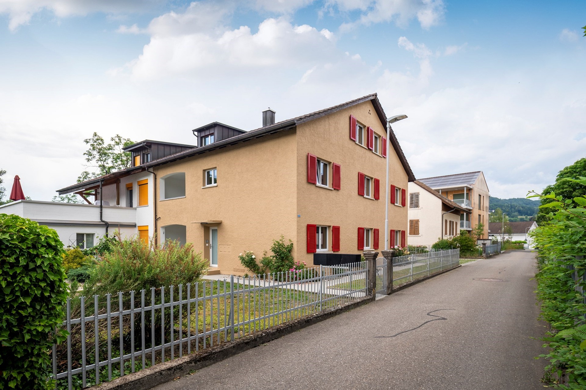 Wohnhaus mit Vorgarten in ruhiger Wohnlage