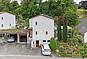 Wohnhaus mit Garten und Garage