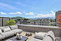 Moderne Dachterrasse mit Bergblick