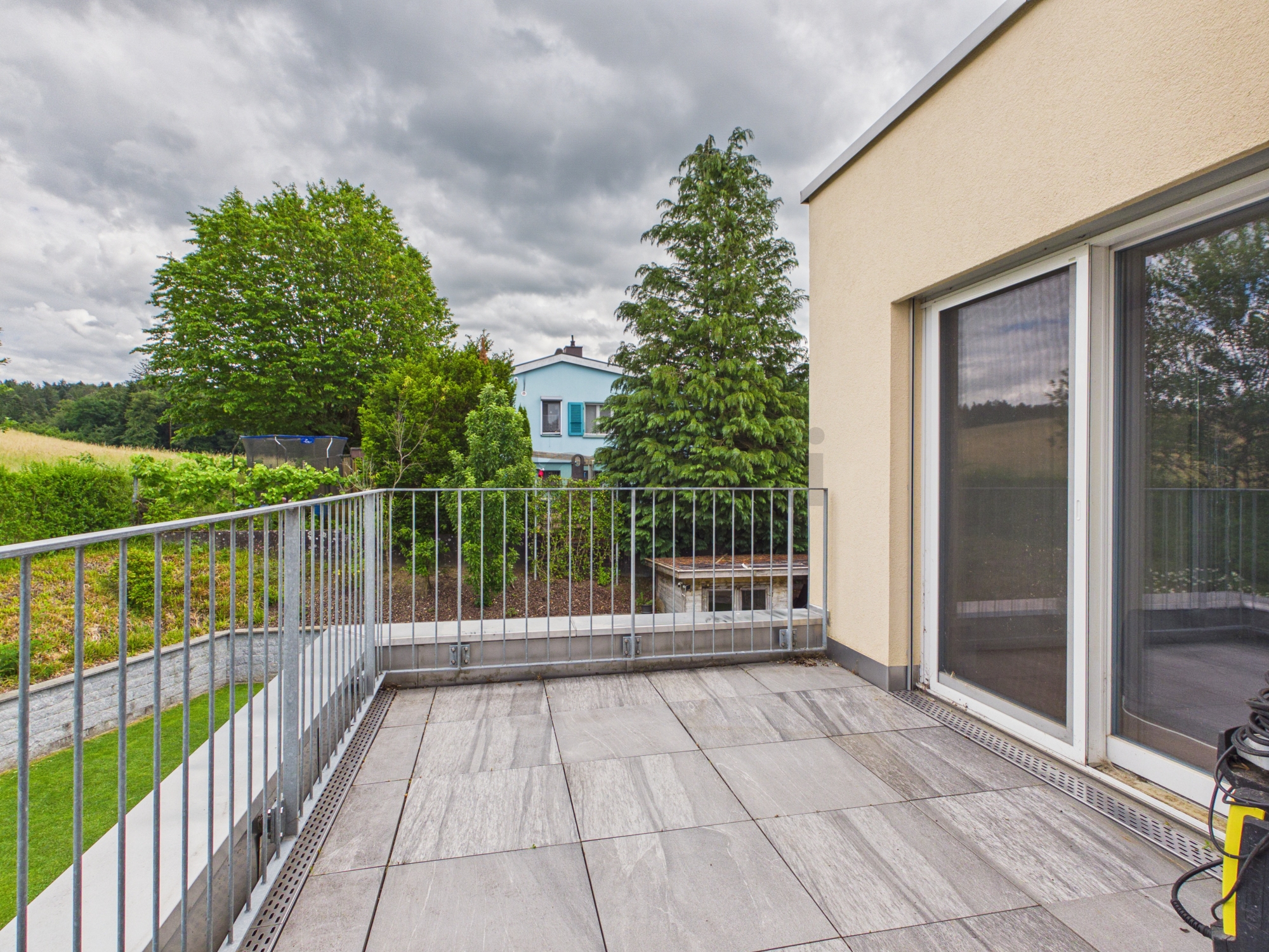 Terrasse mit Ausblick ins Grüne