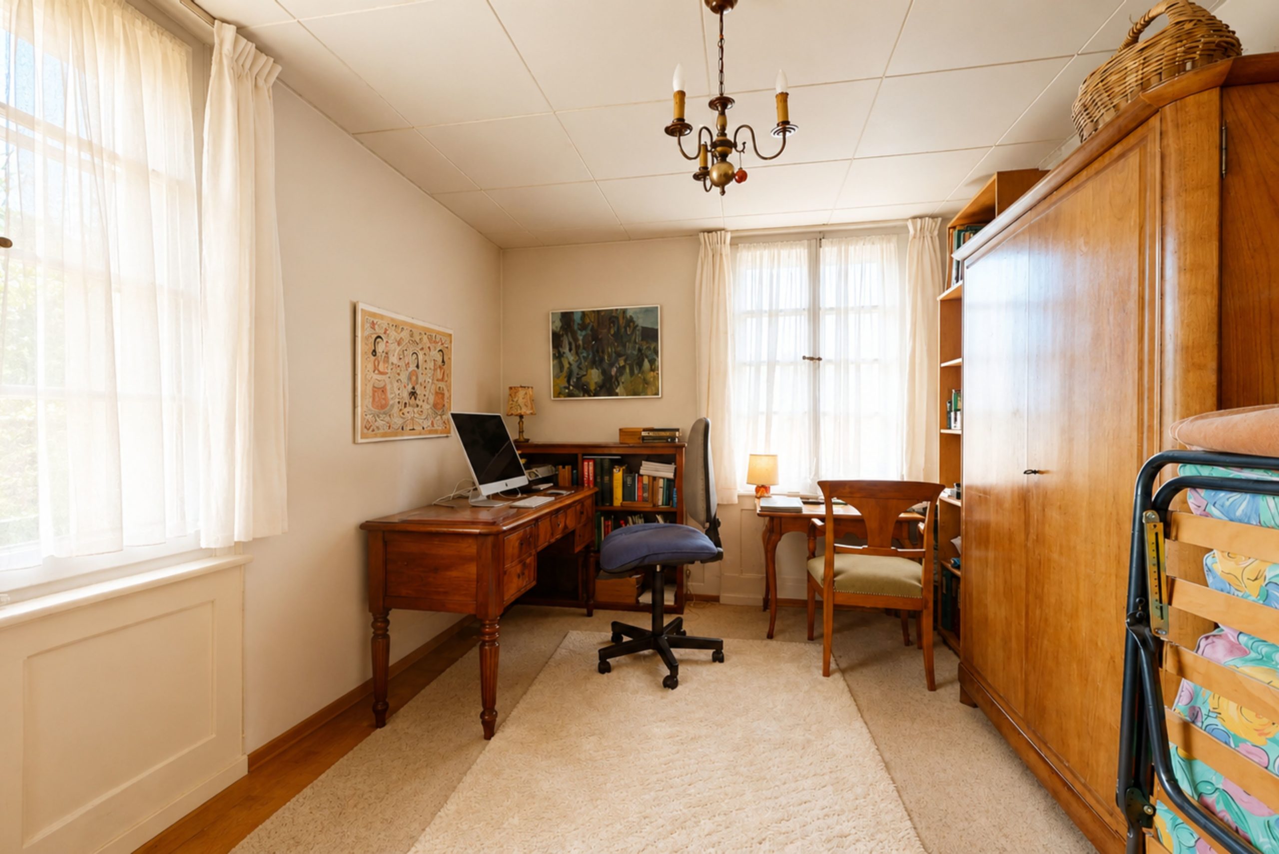 Arbeitszimmer mit klassischem Mobiliar