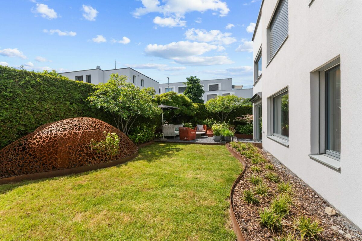 Moderner Garten mit Terrasse