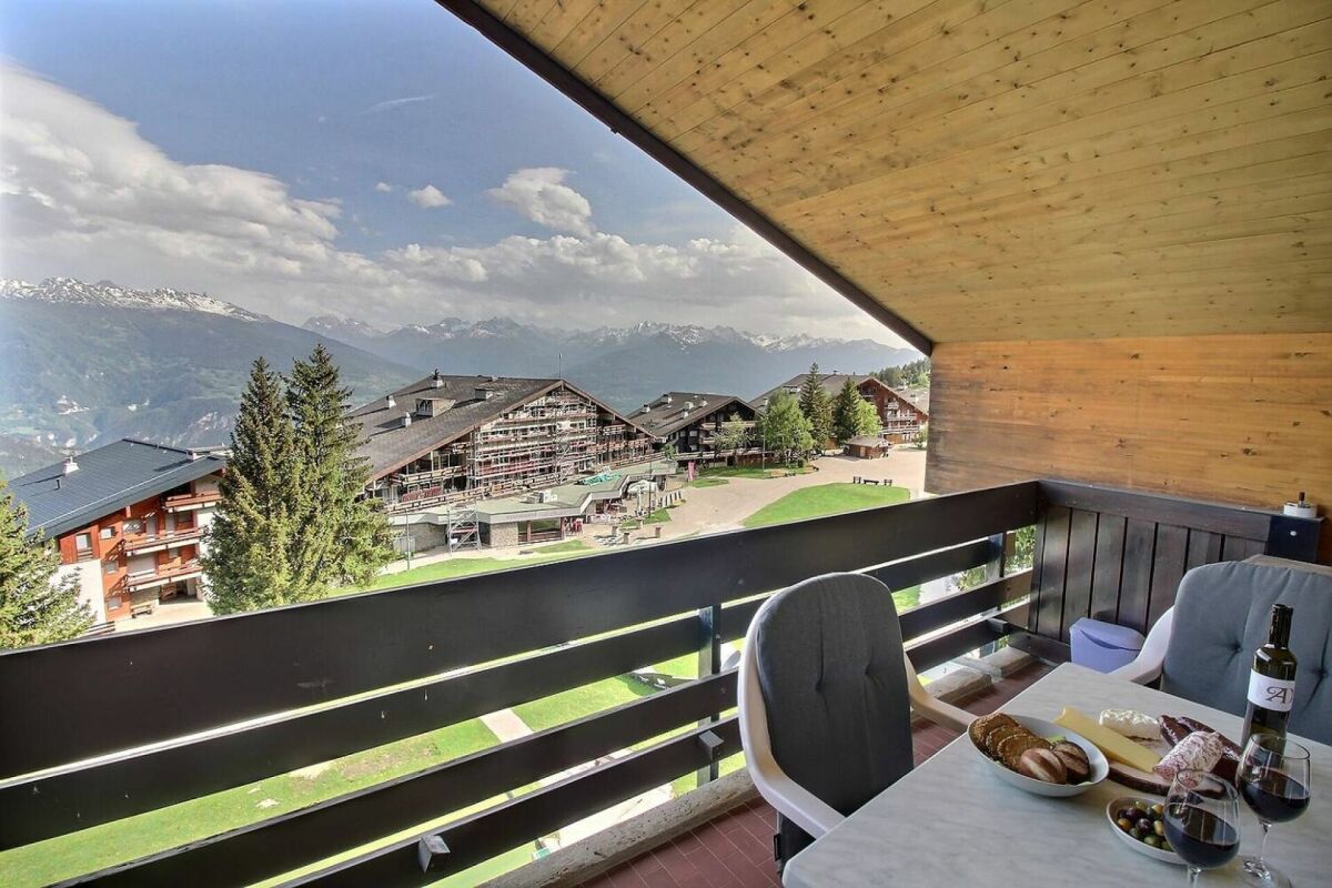 Überdachter Balkon mit Bergblick