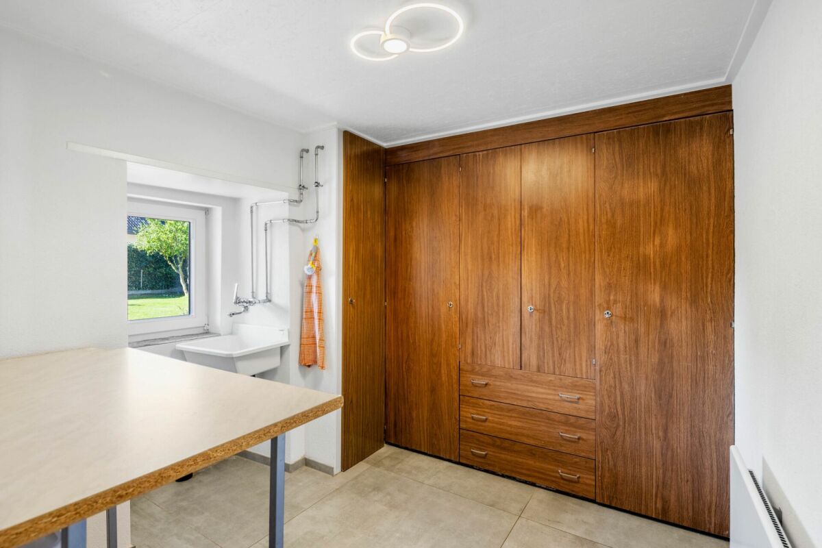 Innenraum mit großem Einbauschrank