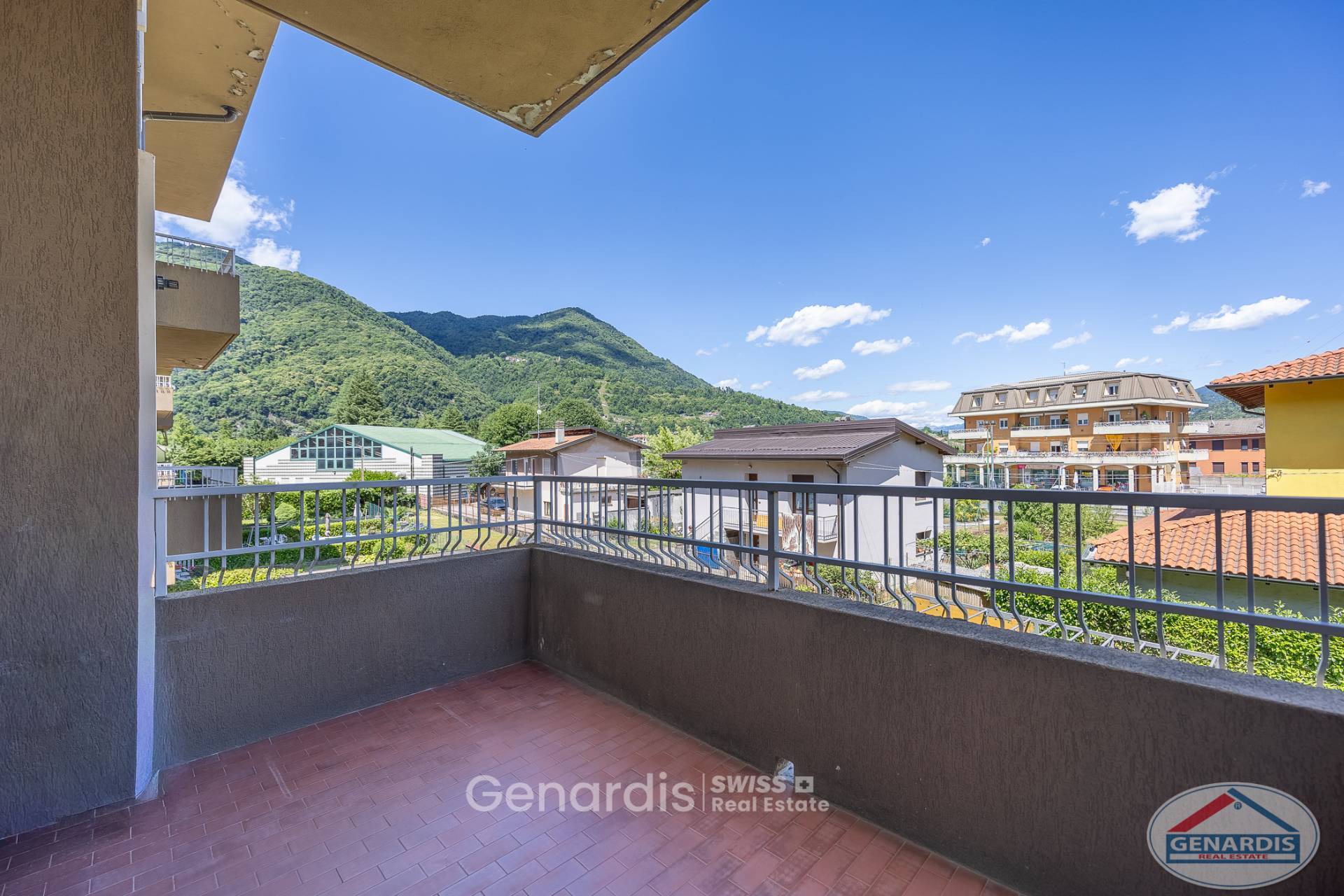 Balkon mit Bergblick