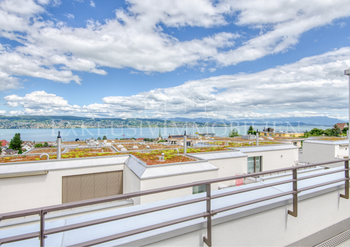 Seeblick von einer Dachterrasse