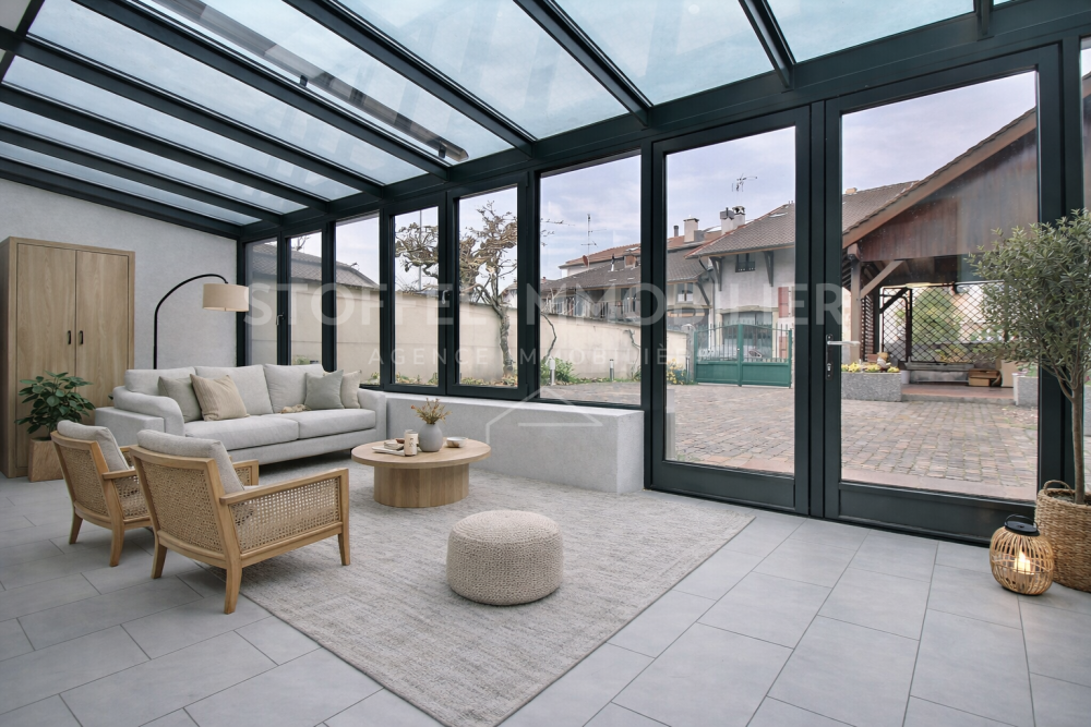 Wintergarten mit Lounge-Möblierung