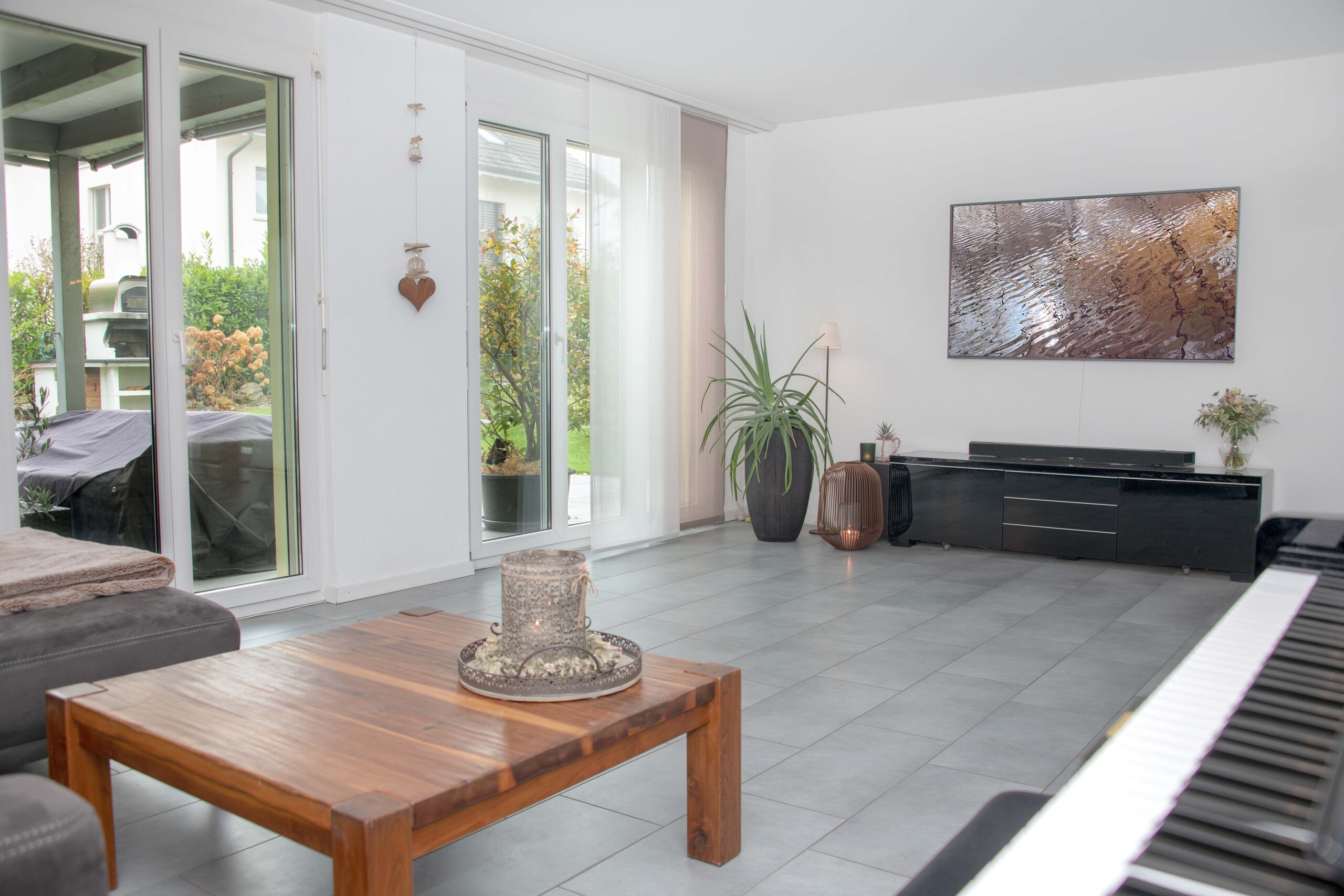 Heller Wohnraum mit Terrasse und viel Tageslicht