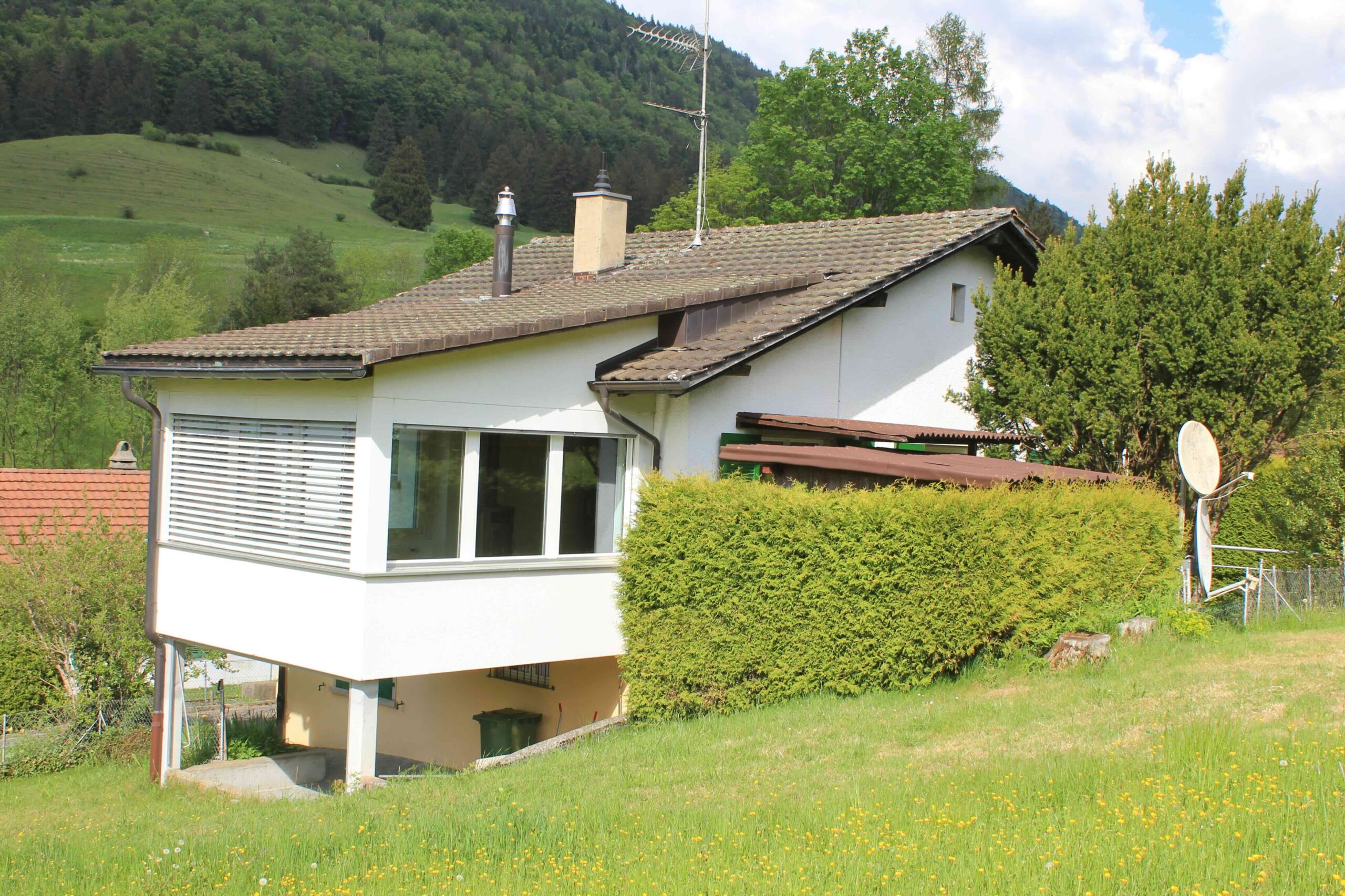 Ländliches Einfamilienhaus mit Hanglage