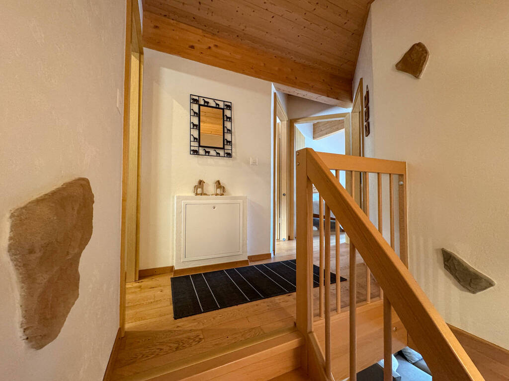 Holztreppe und Flur