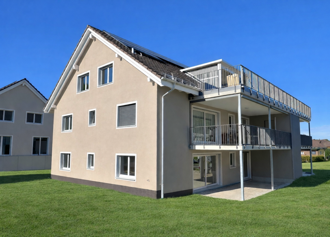 Mehrfamilienhaus mit Balkonen