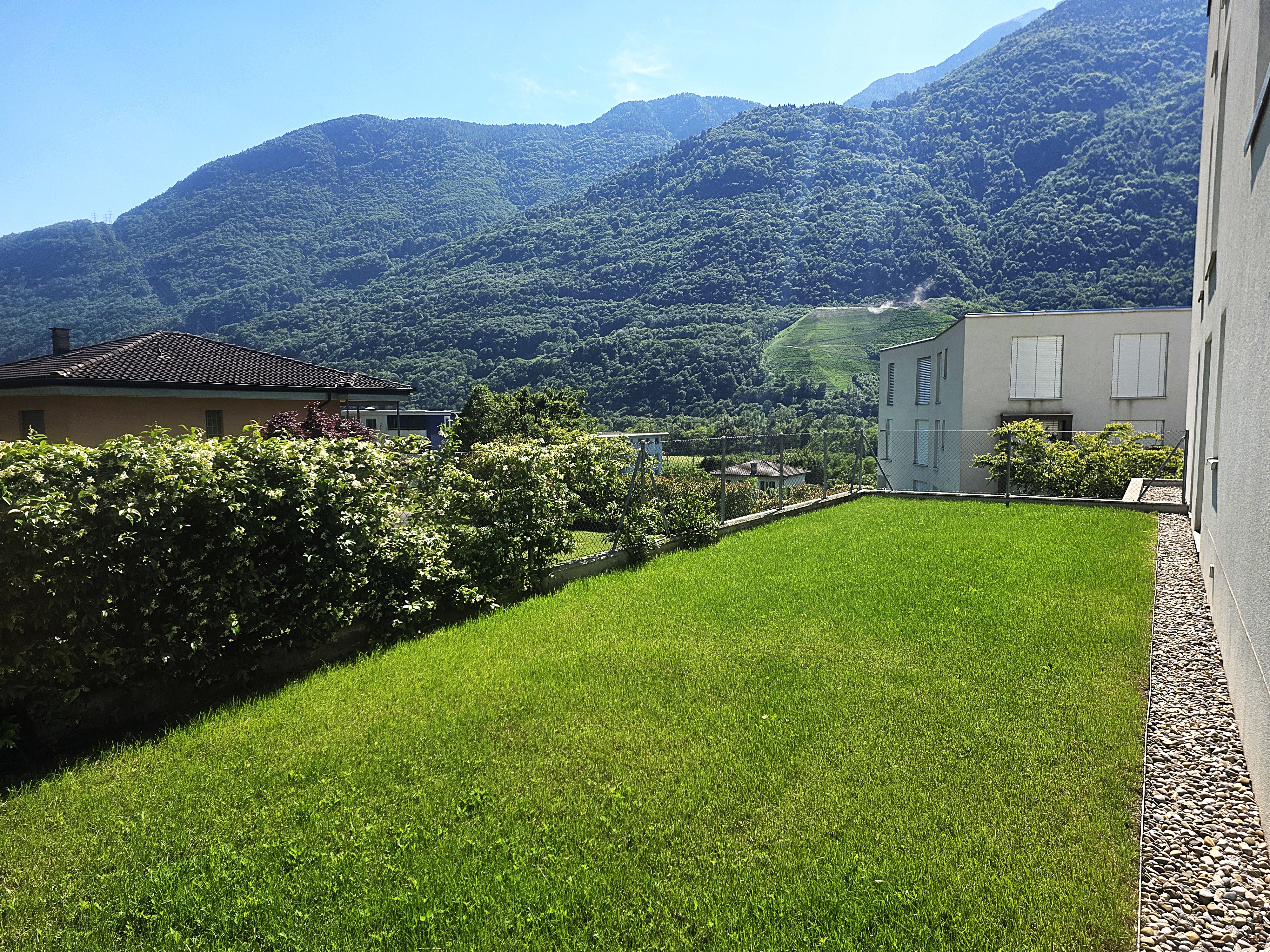 Garten mit Bergblick