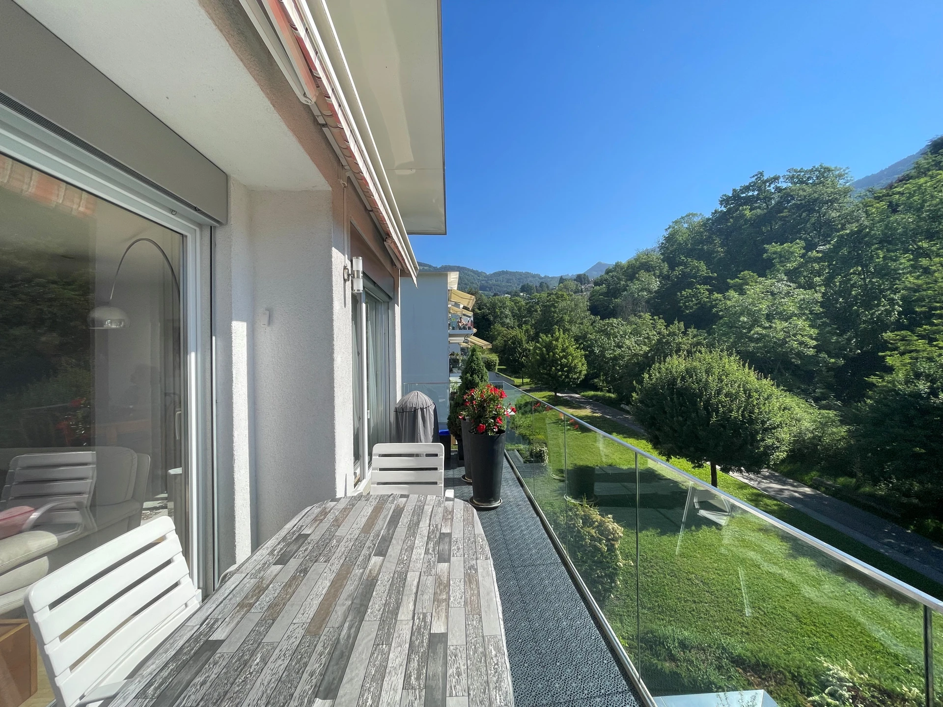 Balkon mit Bergblick
