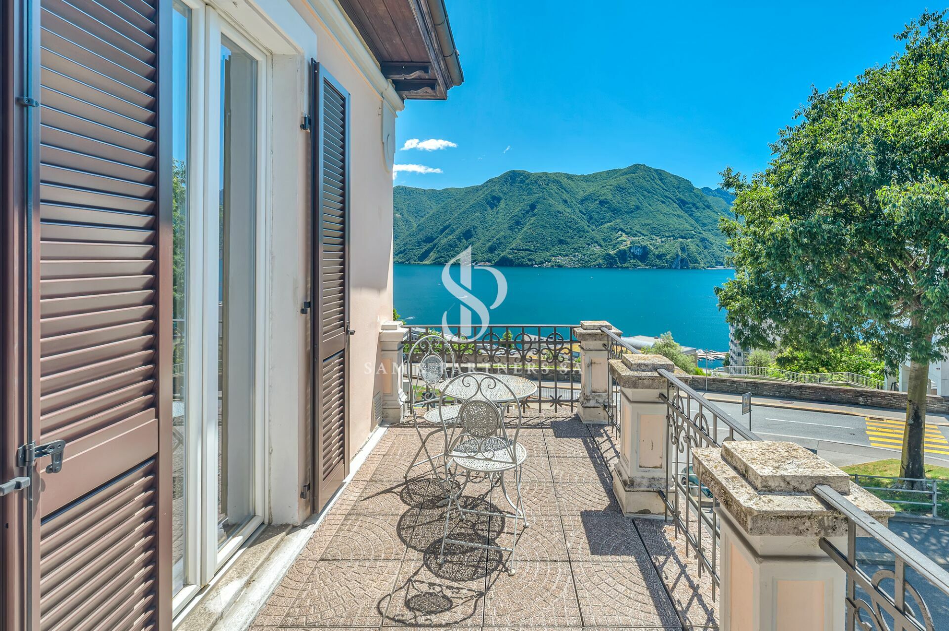 Balkon mit Seeblick