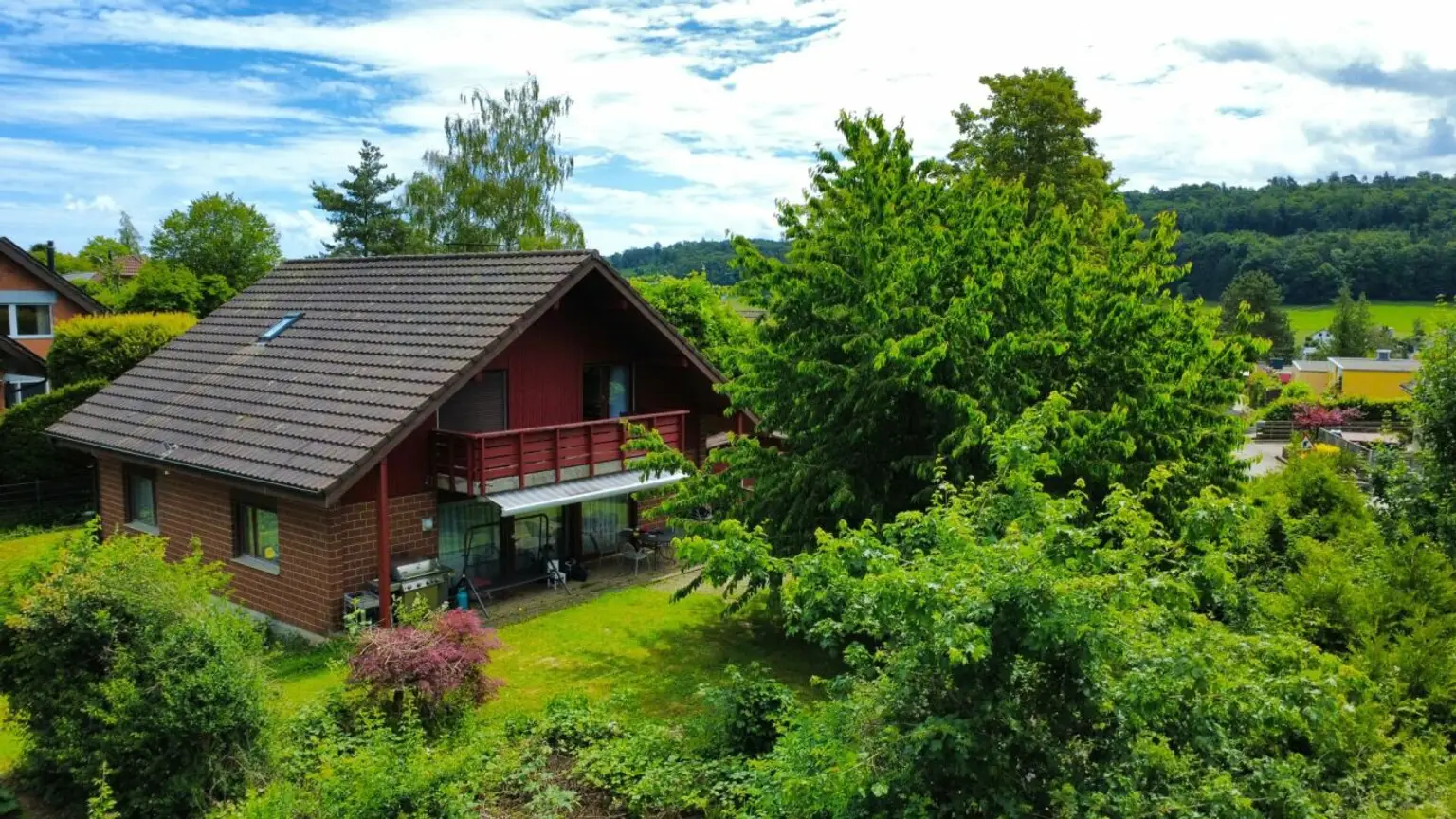 Einfamilienhaus mit Garten und Balkon