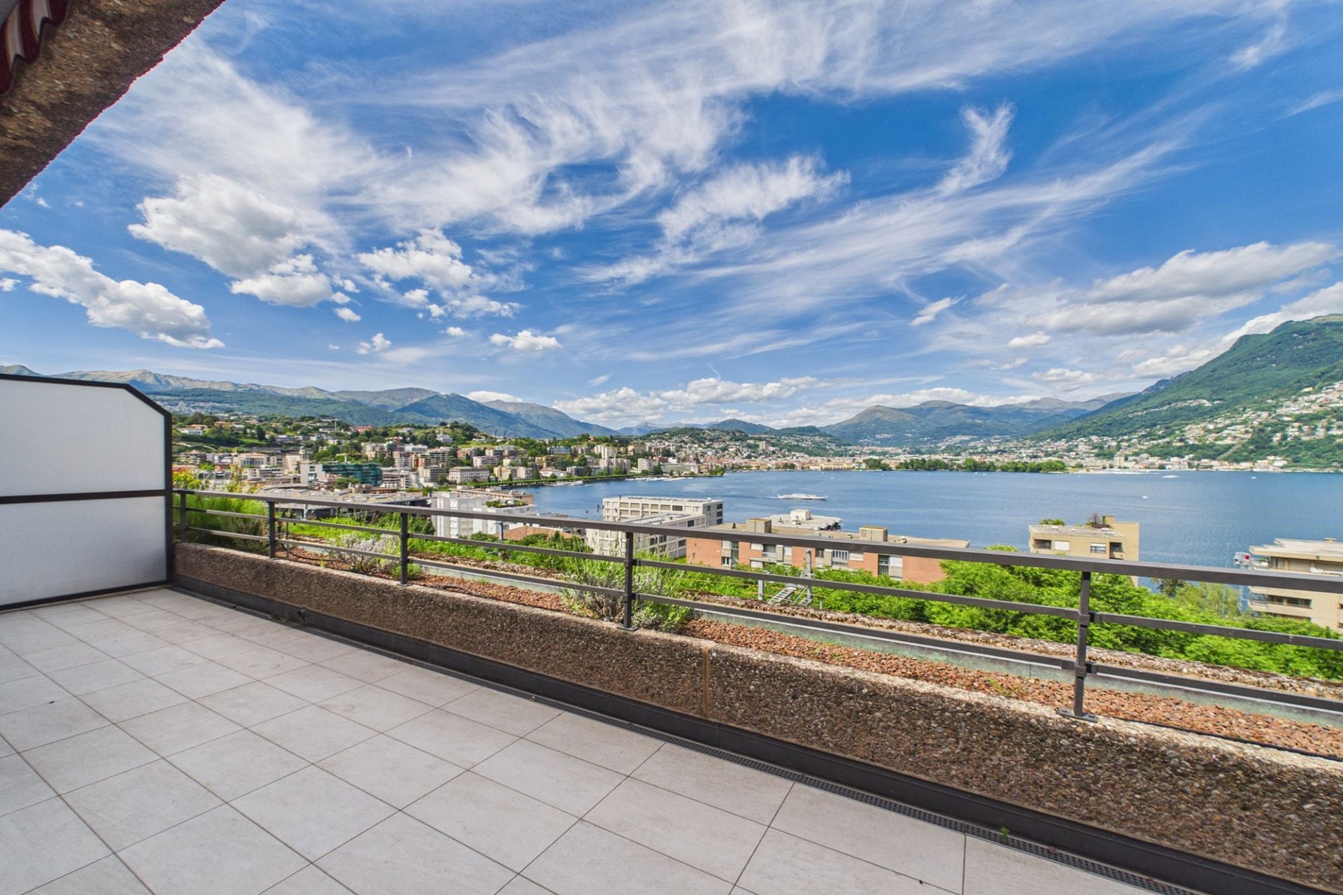 Balkon mit Seeblick