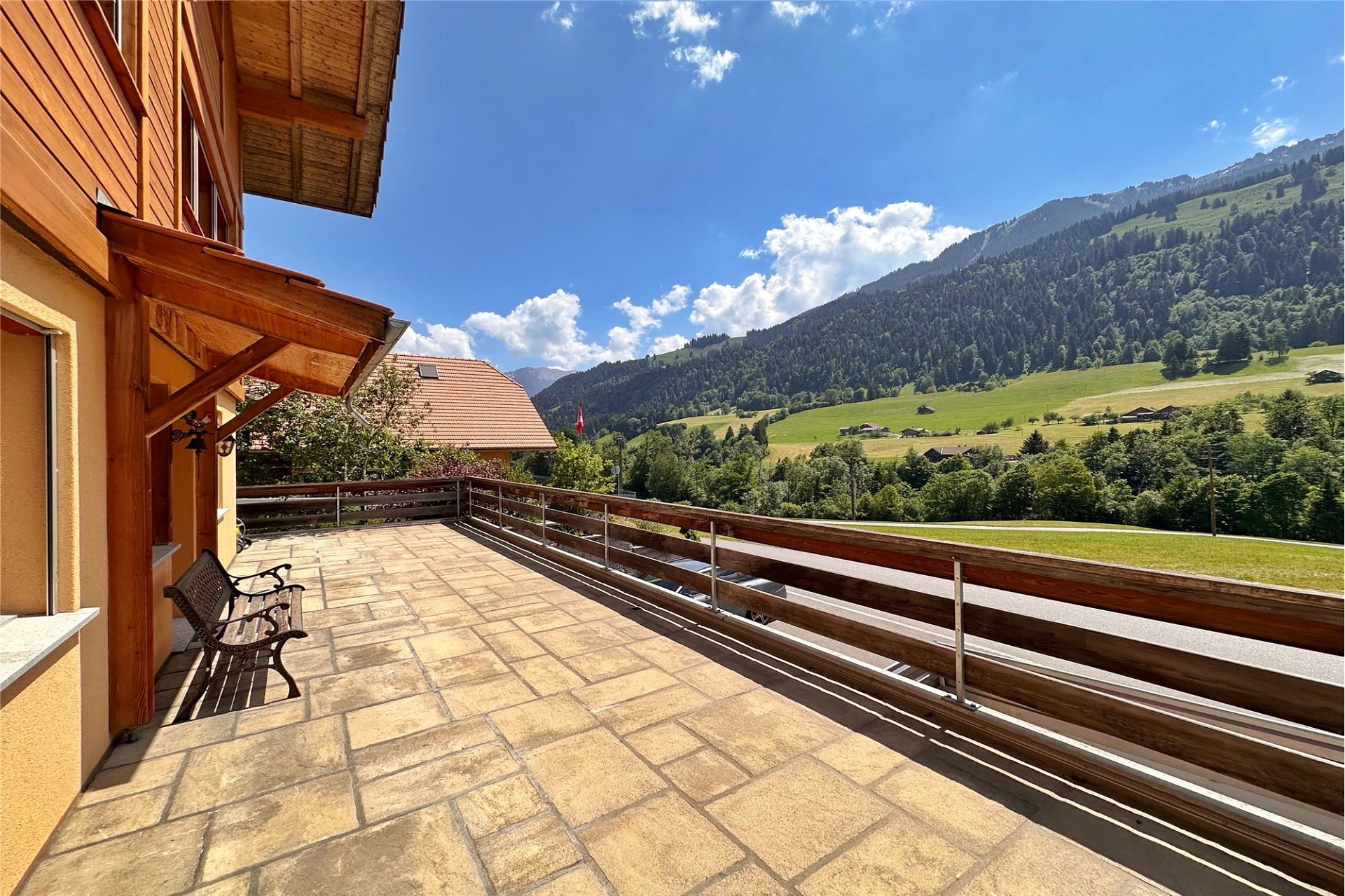 Balkon mit Bergblick