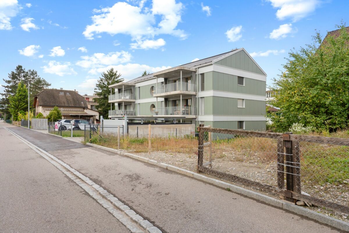 Mehrfamilienhaus an ruhiger Straße