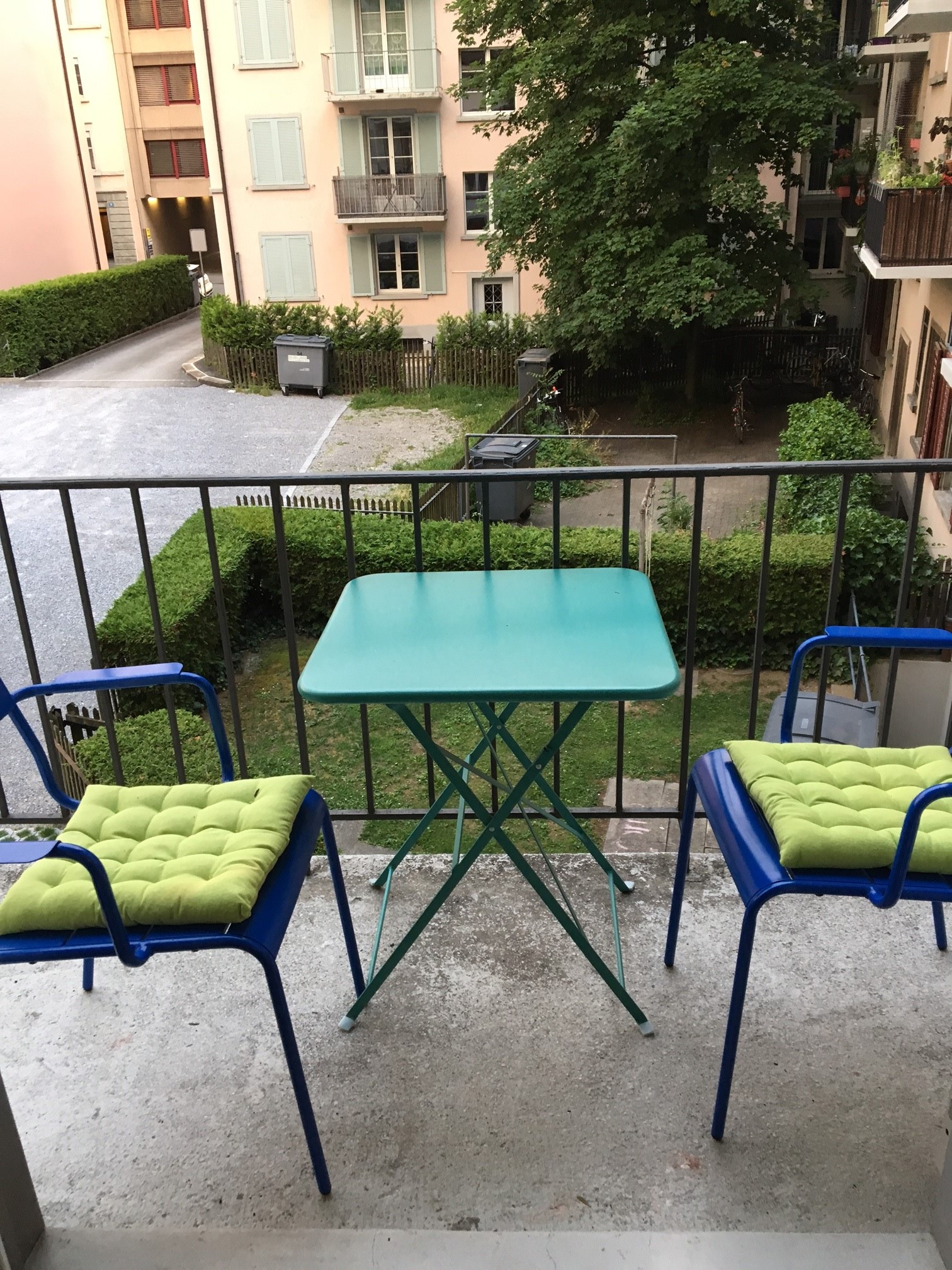 Balkon mit Blick in den Innenhof