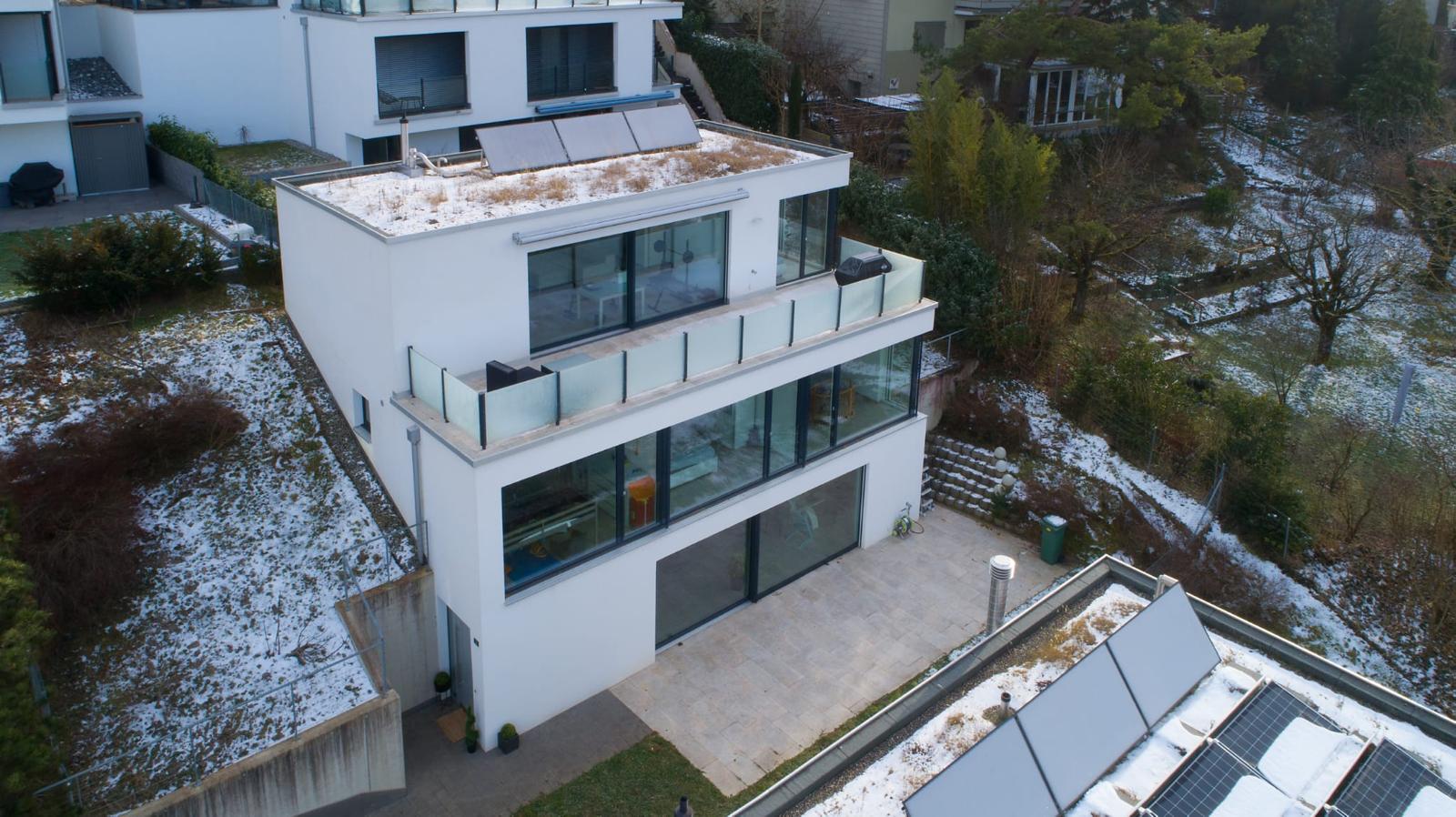 Modernes Einfamilienhaus mit Dachterrassen