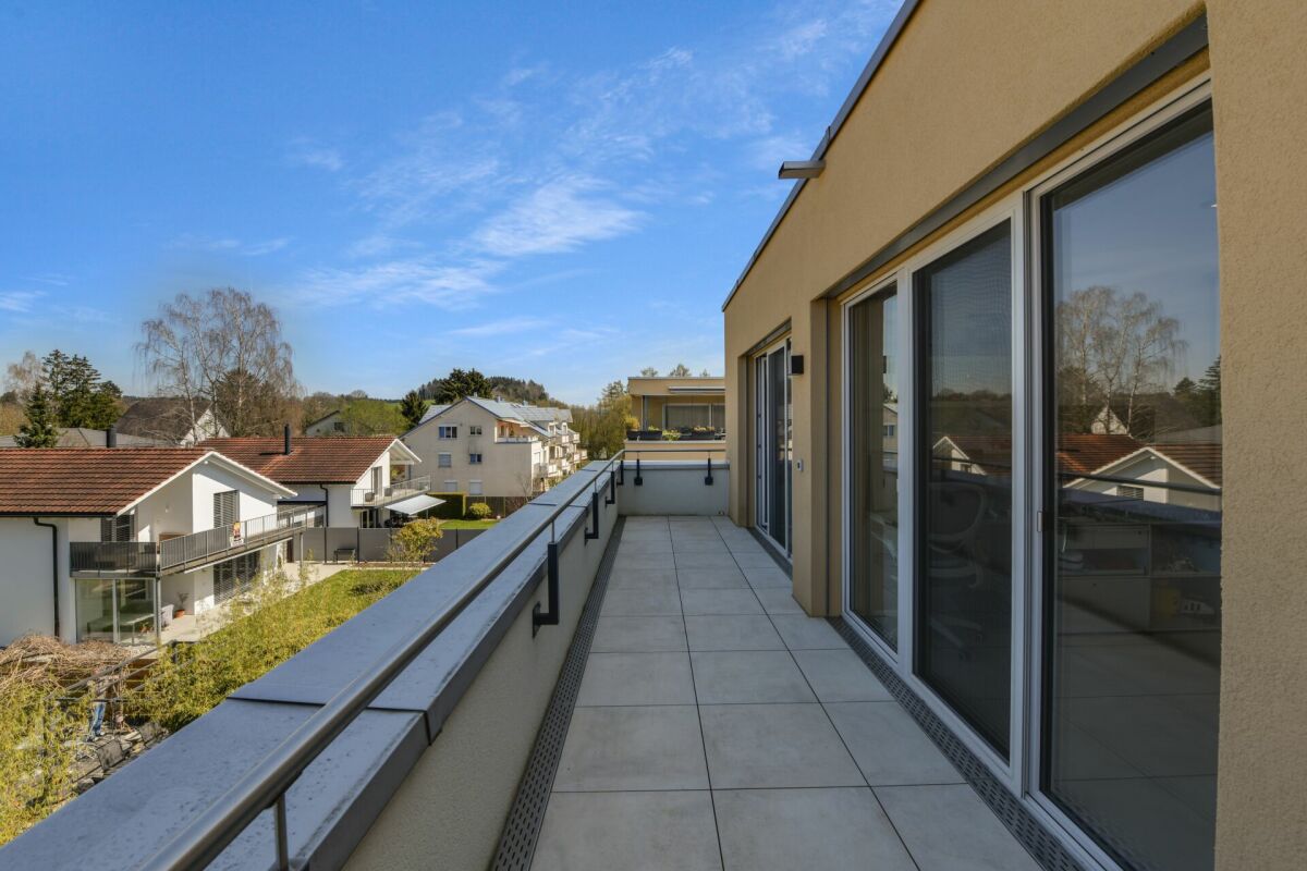 Balkon mit Blick auf Wohnhäuser