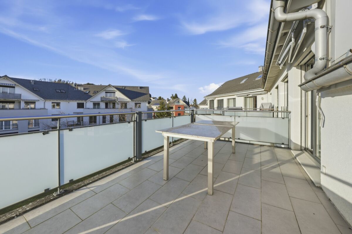 Balkon mit Glasgeländer