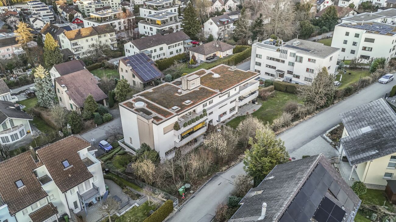 Luftaufnahme eines Wohnviertels mit begrünten Flachdächern