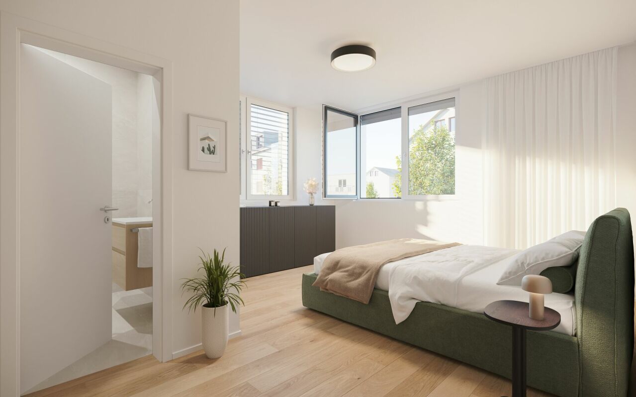 Helles Schlafzimmer mit angrenzendem Bad