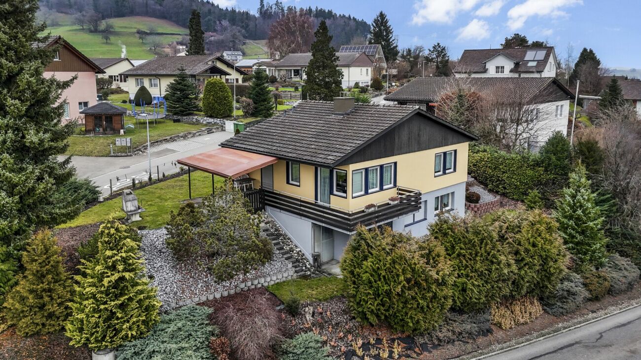 Wohnhaus mit Garten und Terrasse