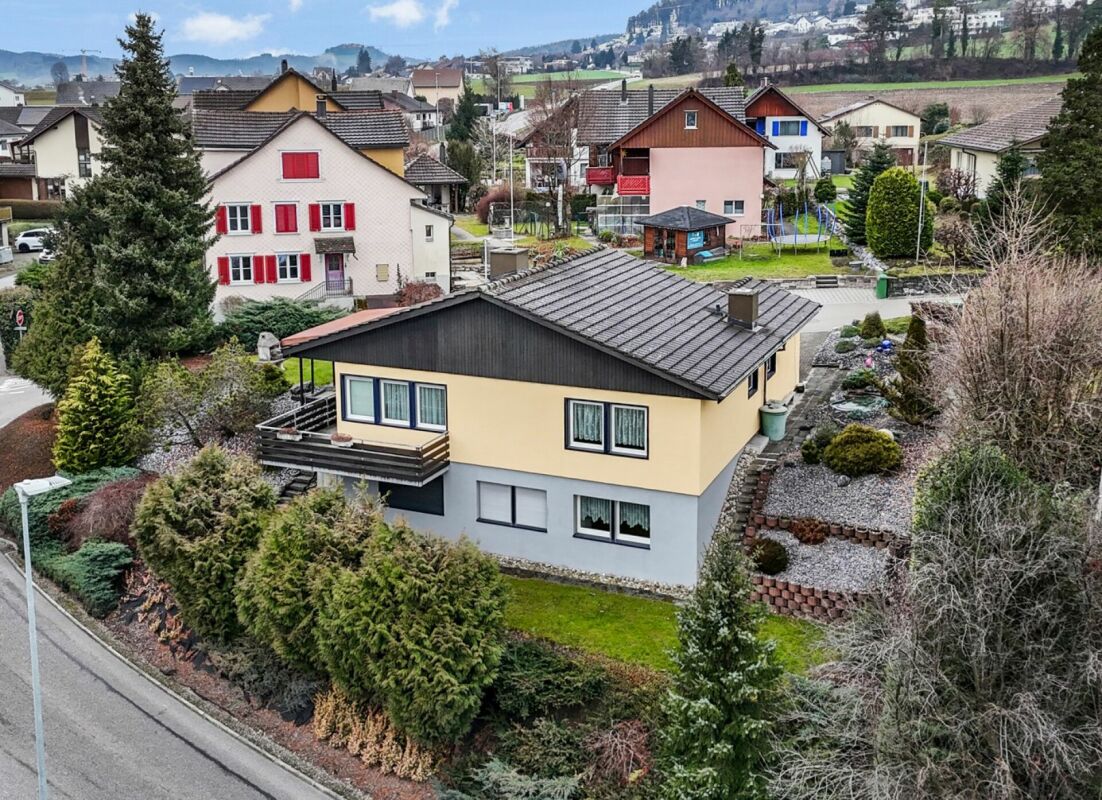 Wohnhaus mit Garten in Wohnsiedlung