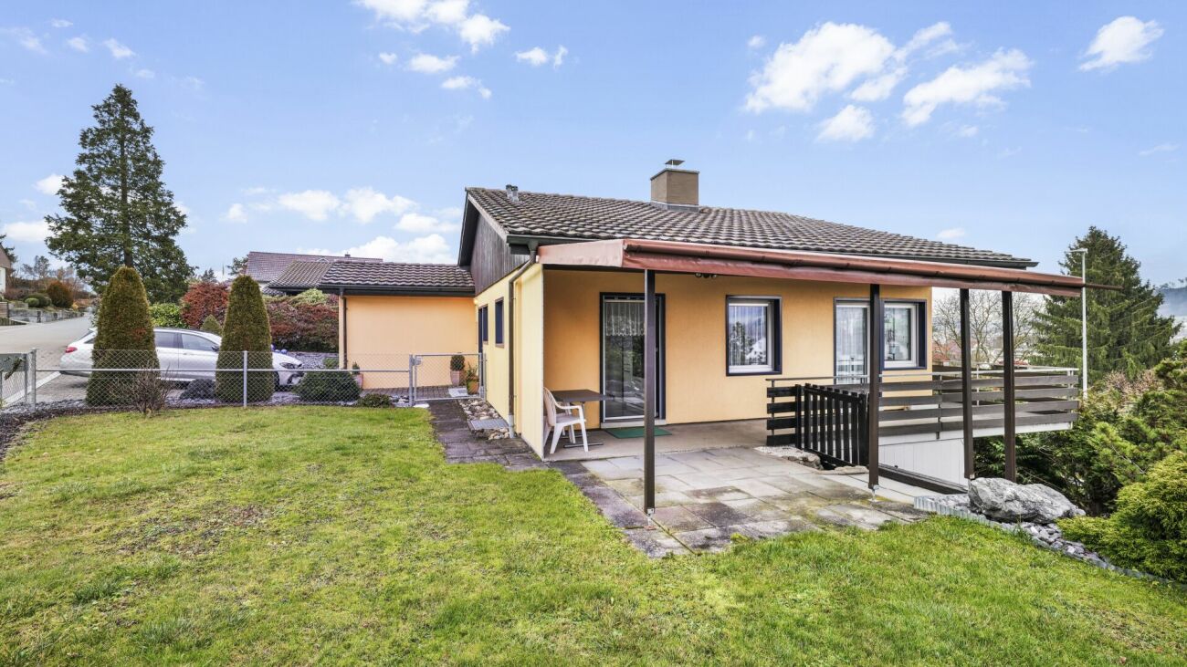 Einfamilienhaus mit Terrasse und Garten