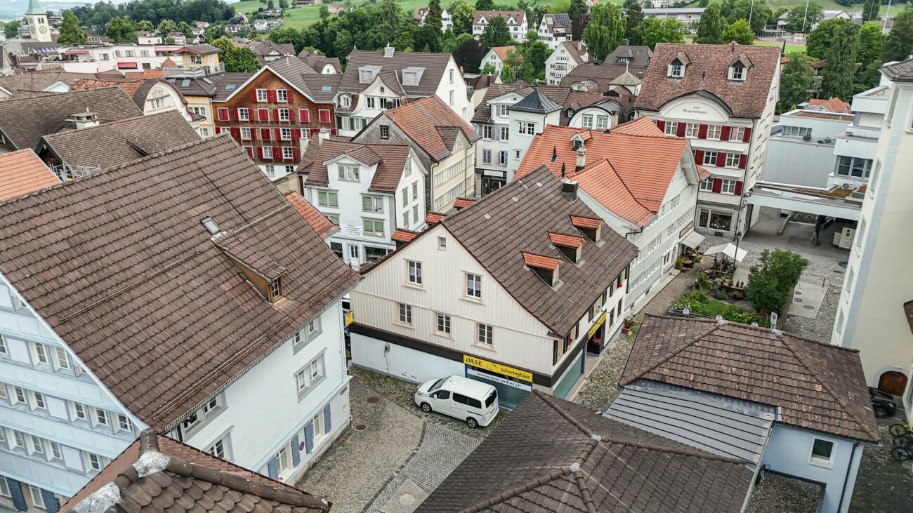 Stadtansicht von oben über ein historisches Viertel