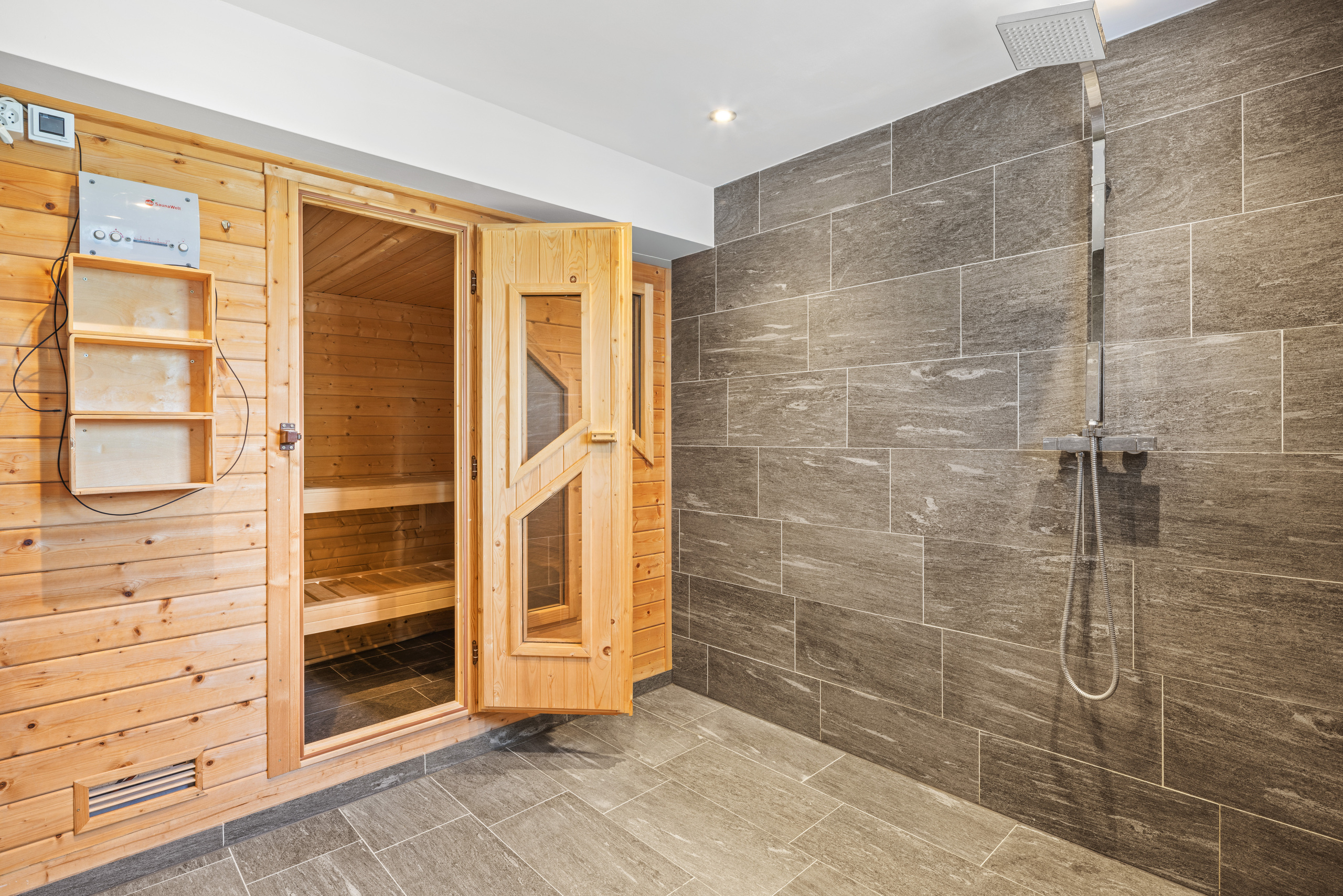 Sauna und Dusche