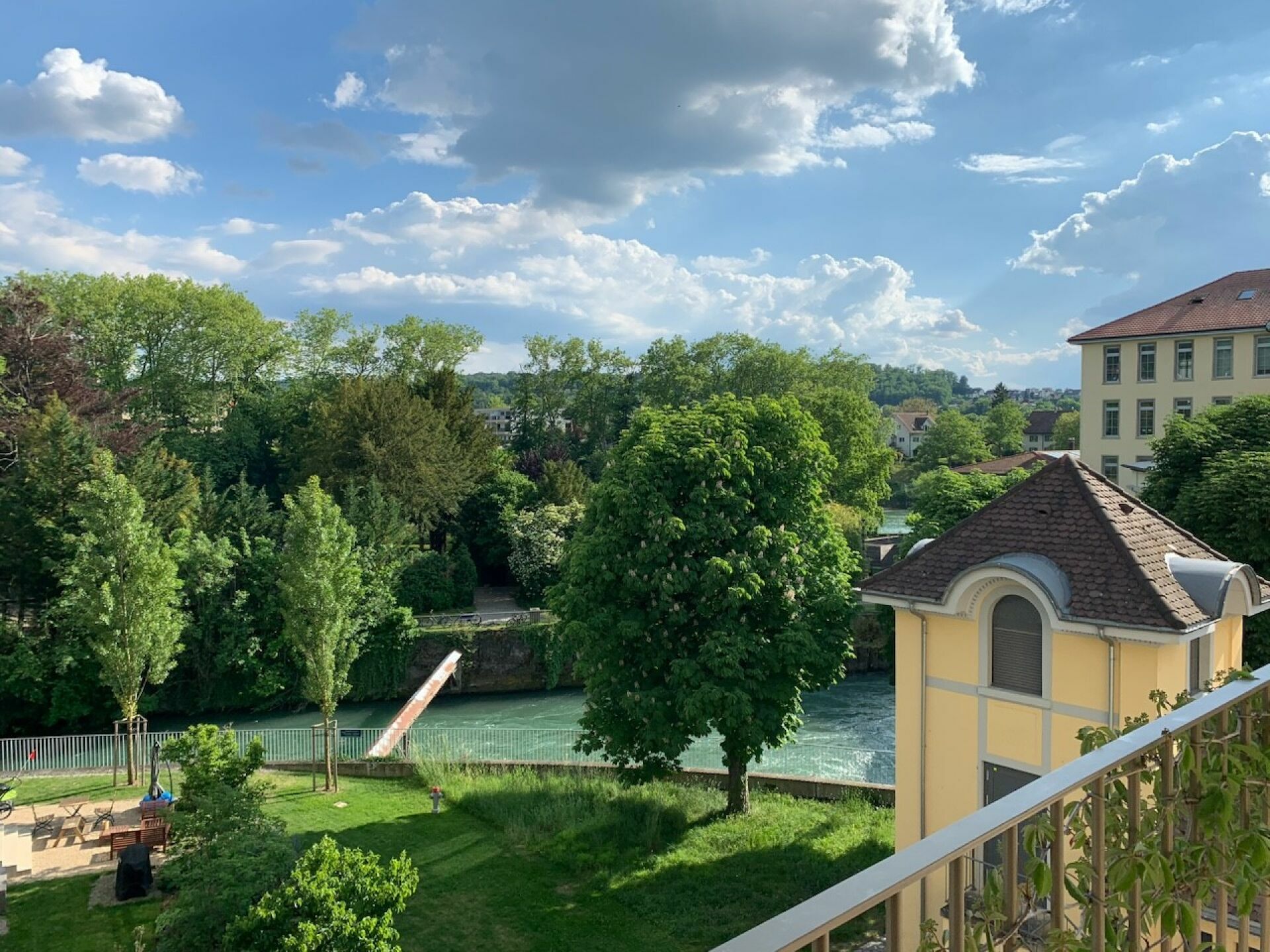 Balkonblick ins Grüne
