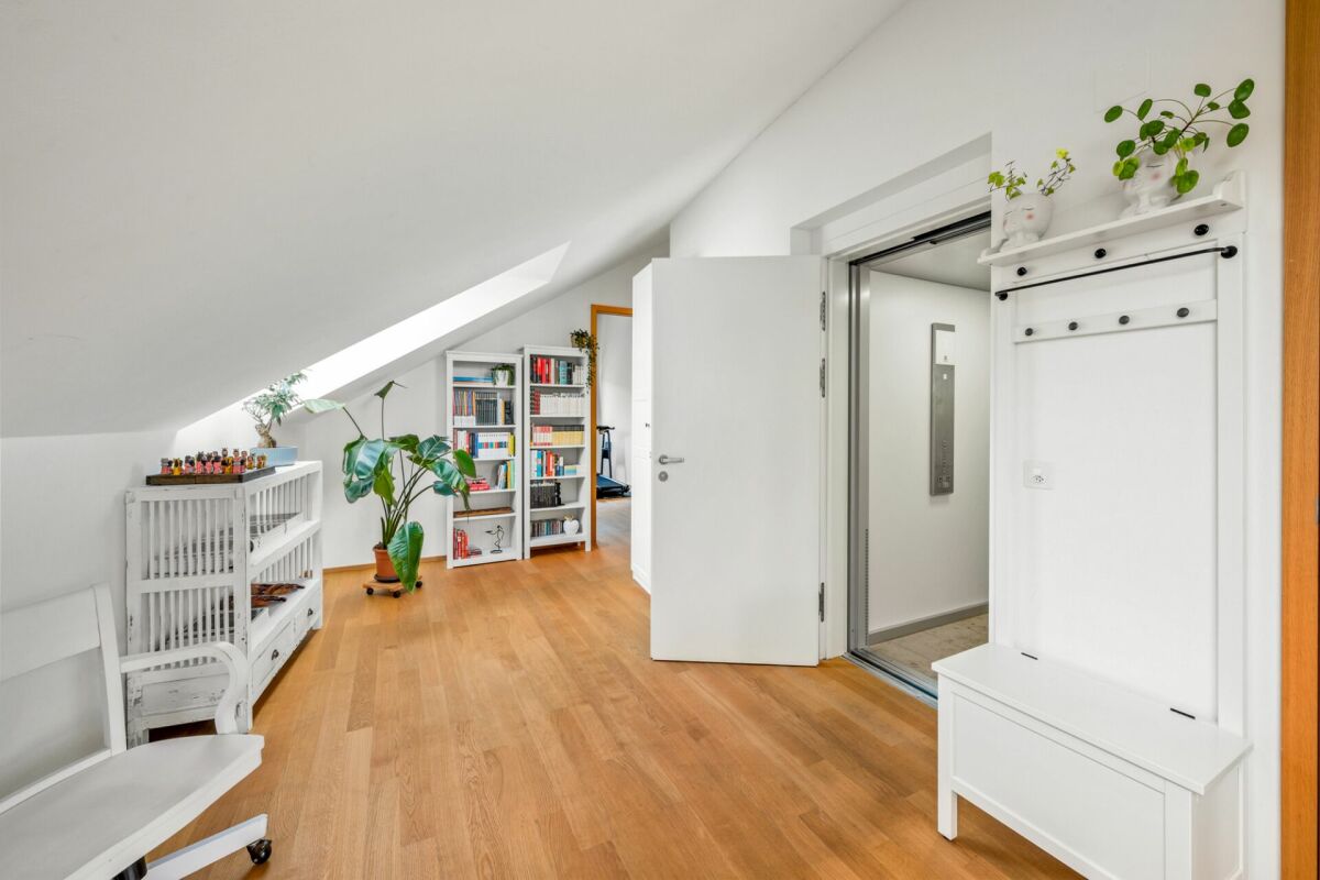 Heller ausgebauter Dachraum
