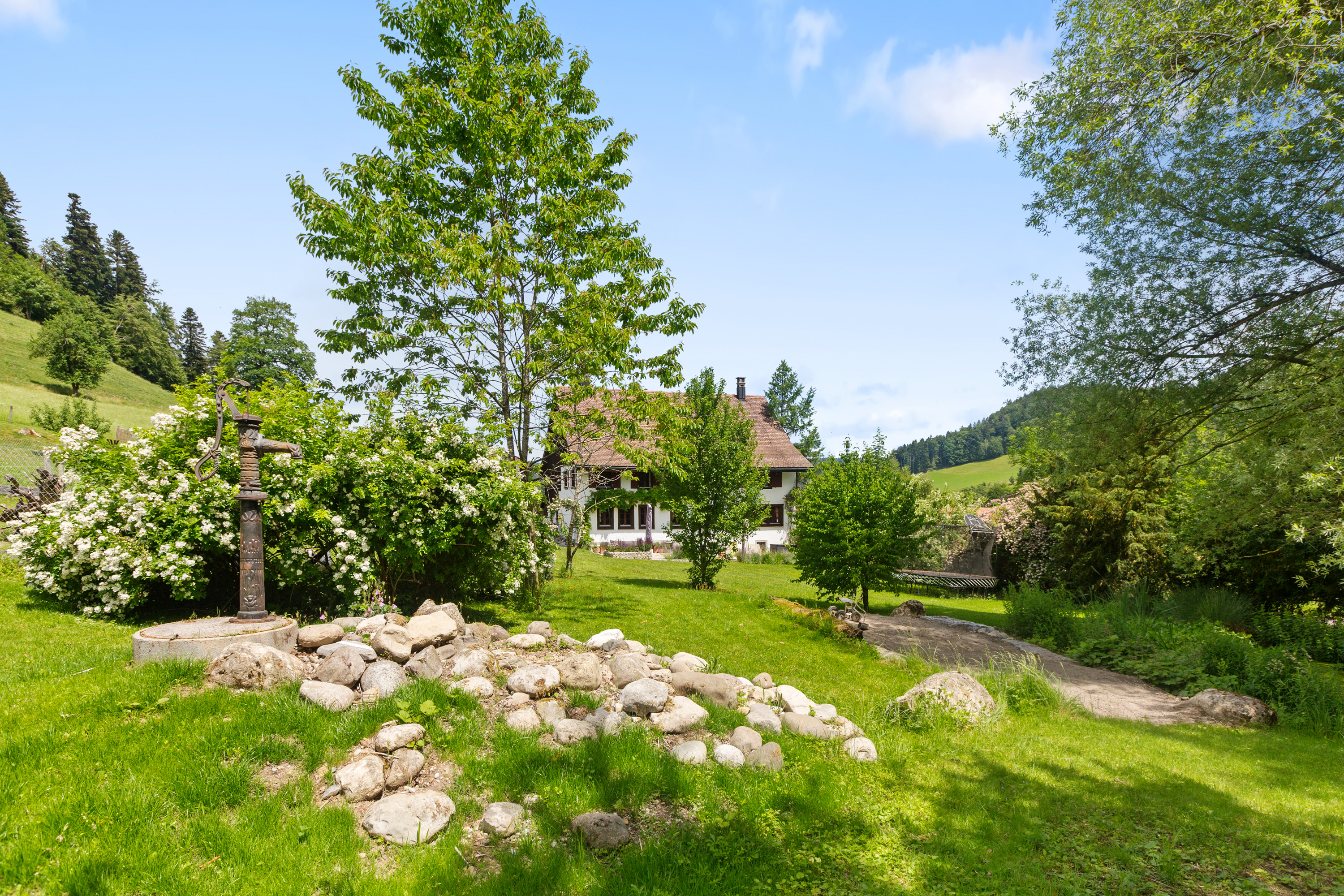 Ländliches Anwesen mit großem Garten