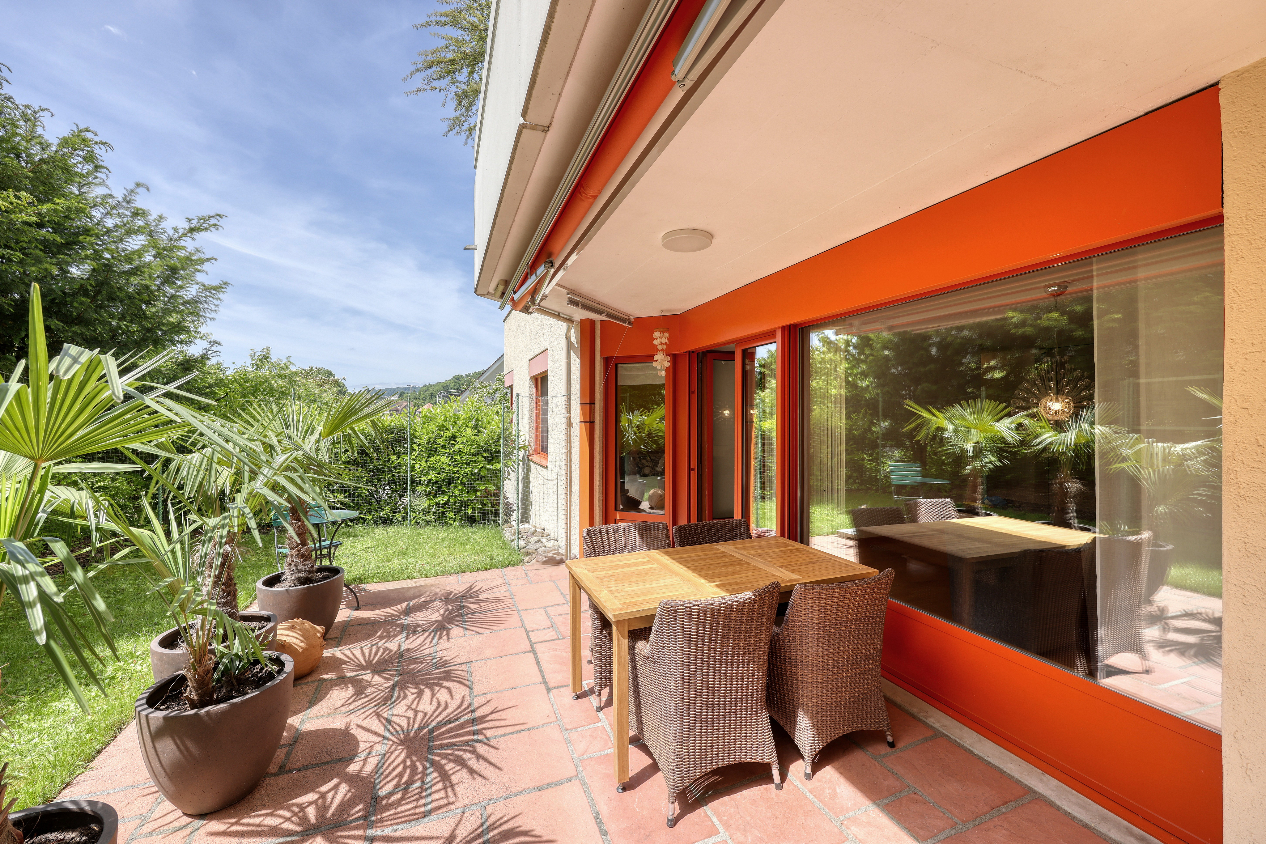 Terrasse mit Gartenblick