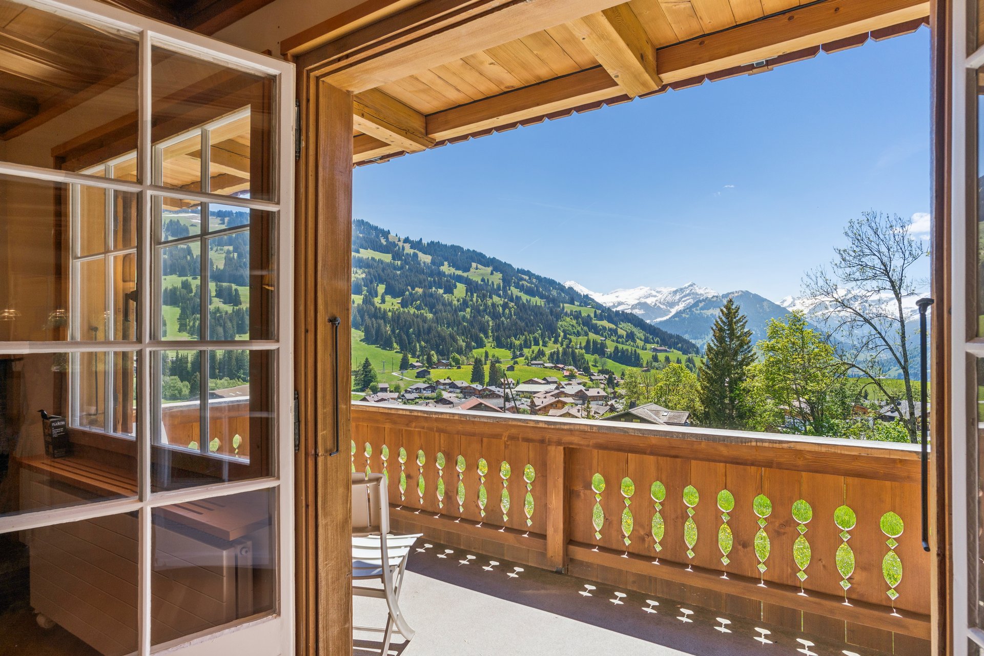 Balkon mit Bergblick