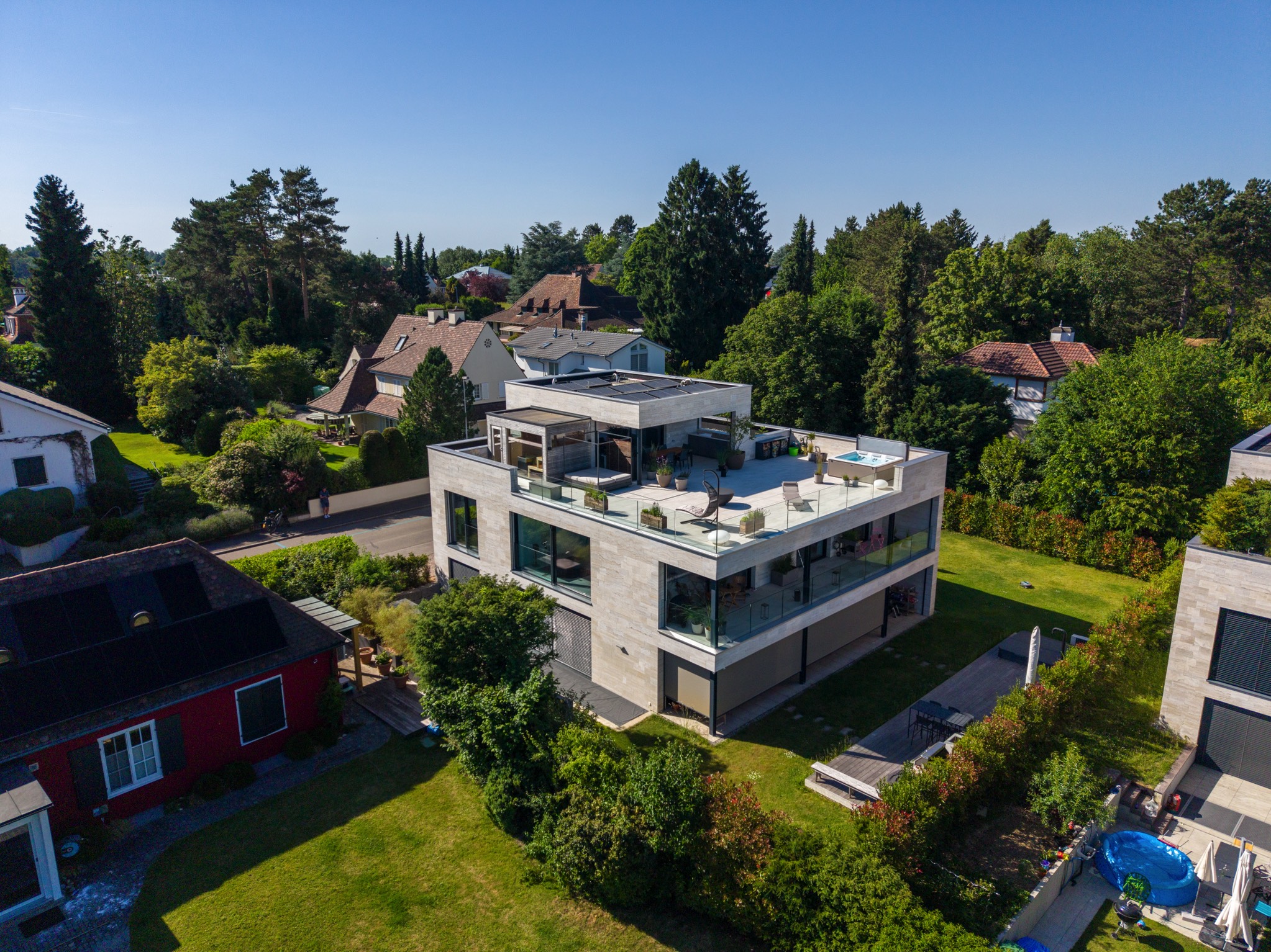 Moderne Villa mit Dachterrasse