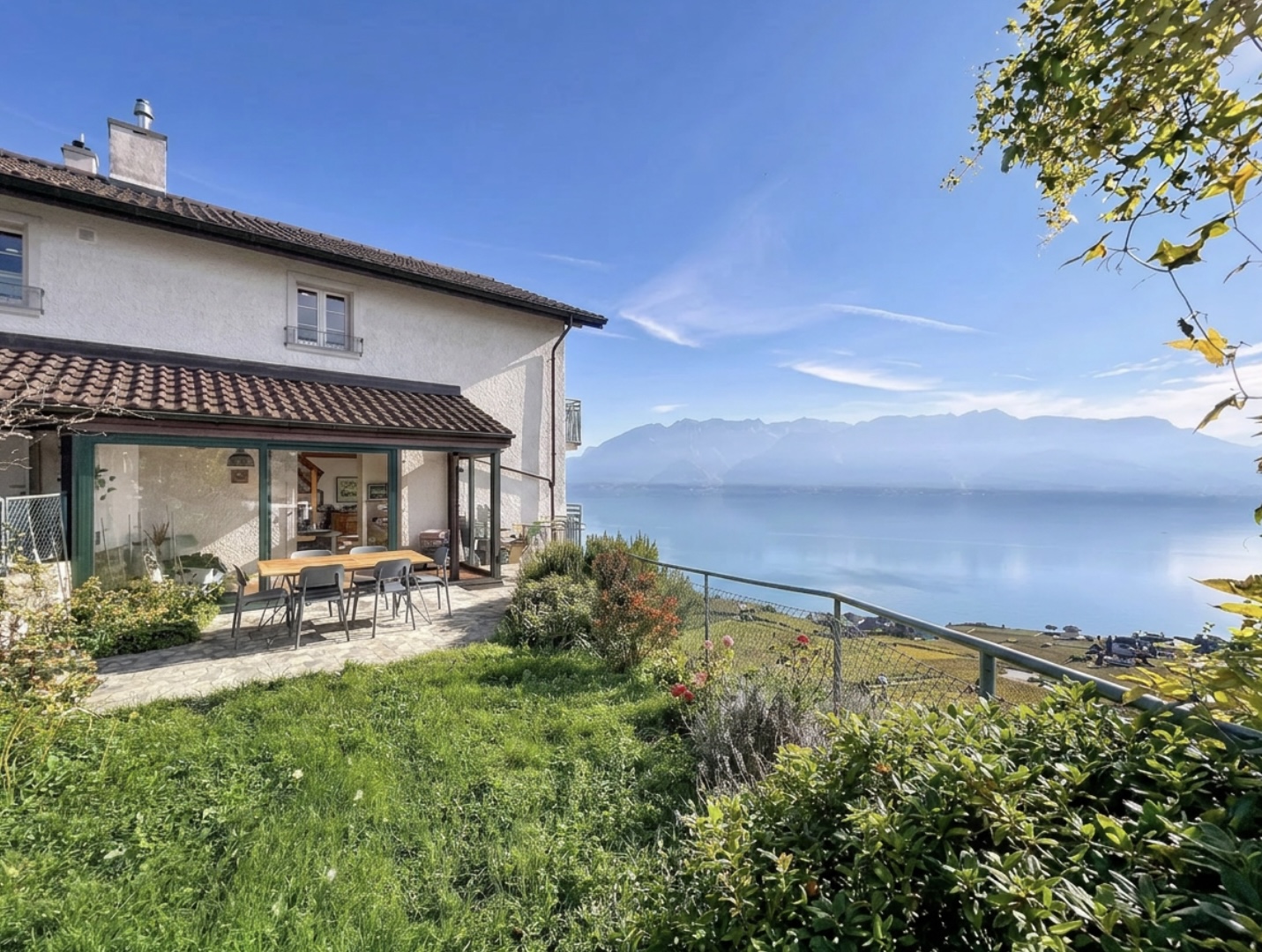 Seeblick von Terrasse und Garten